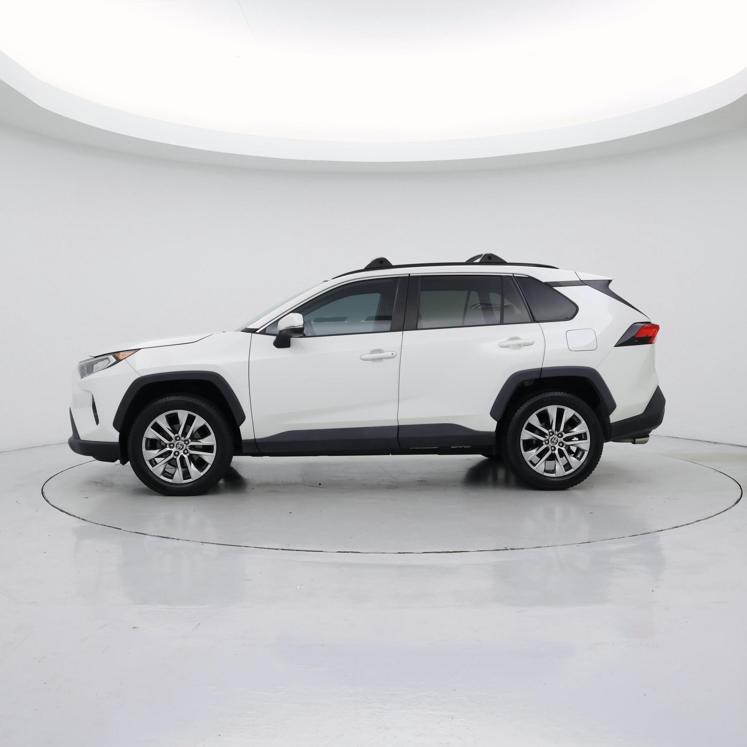 Thumbnail: 2021 Toyota RAV4 - 3