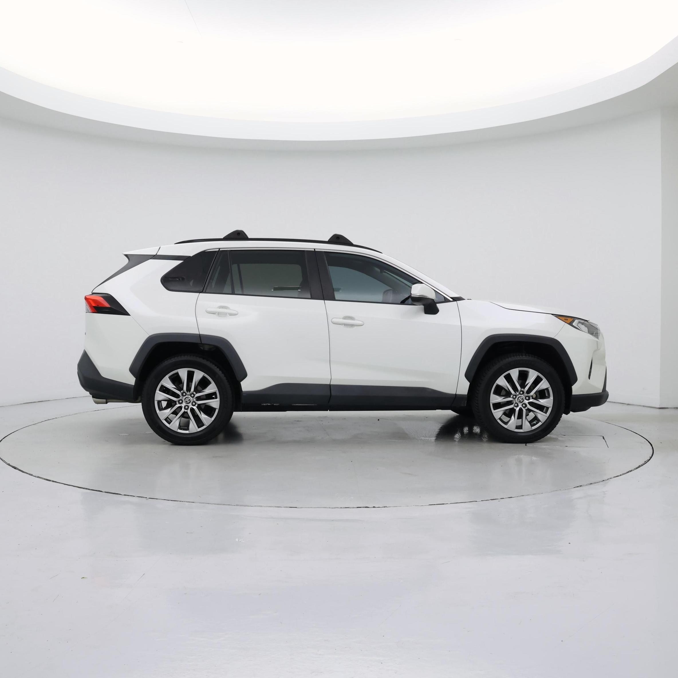 Thumbnail: 2021 Toyota RAV4 - 7