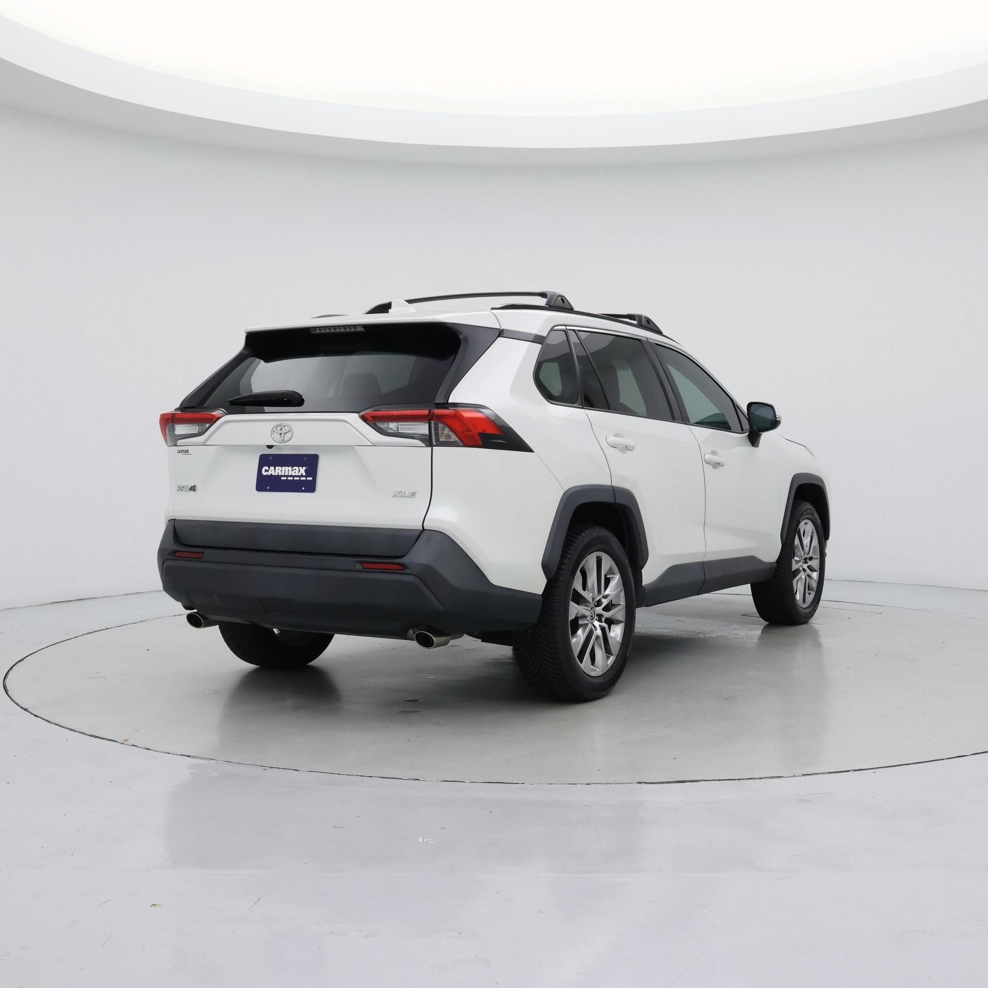 Thumbnail: 2021 Toyota RAV4 - 8