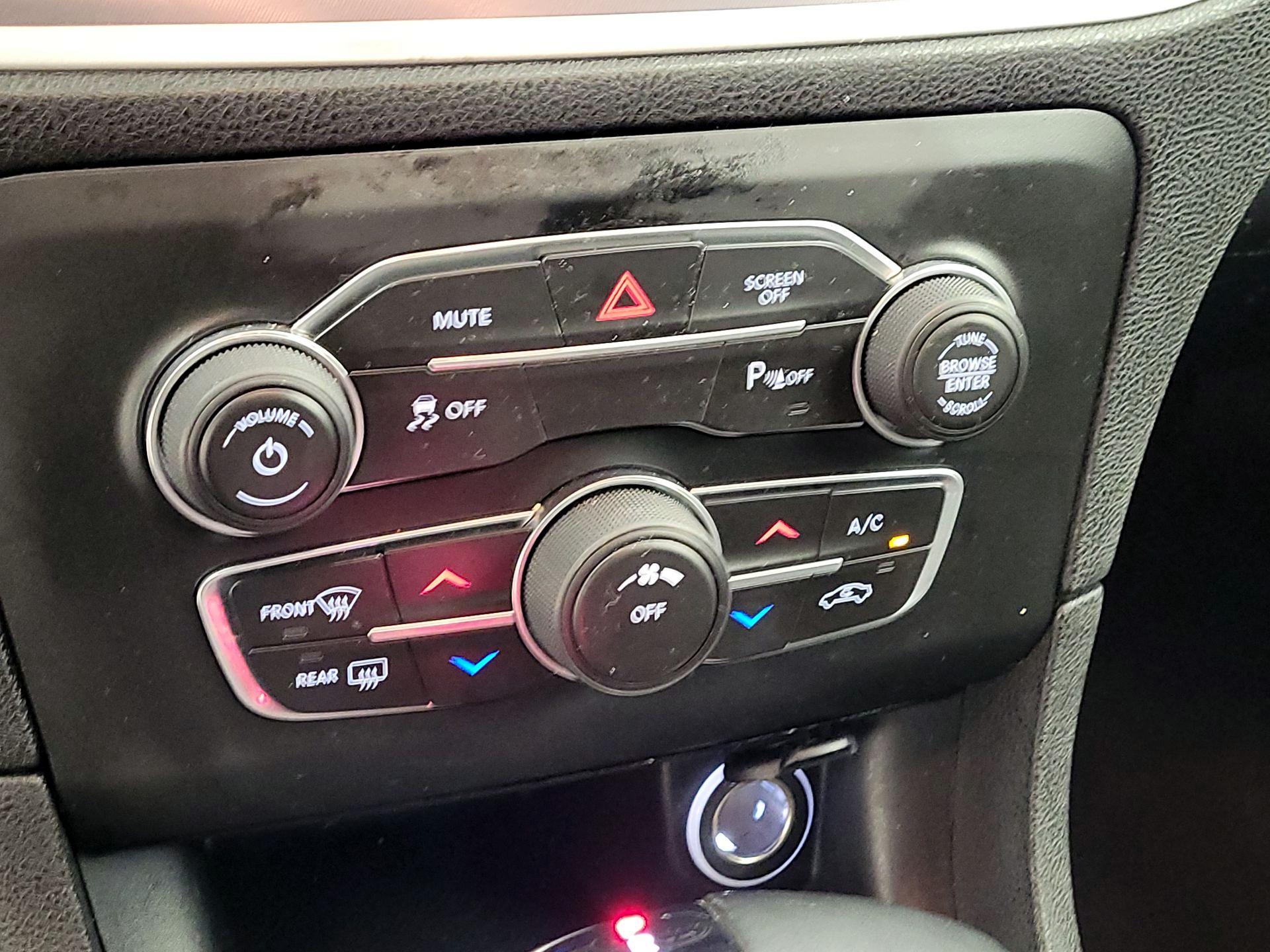 Thumbnail: 2019 Dodge Charger - 16