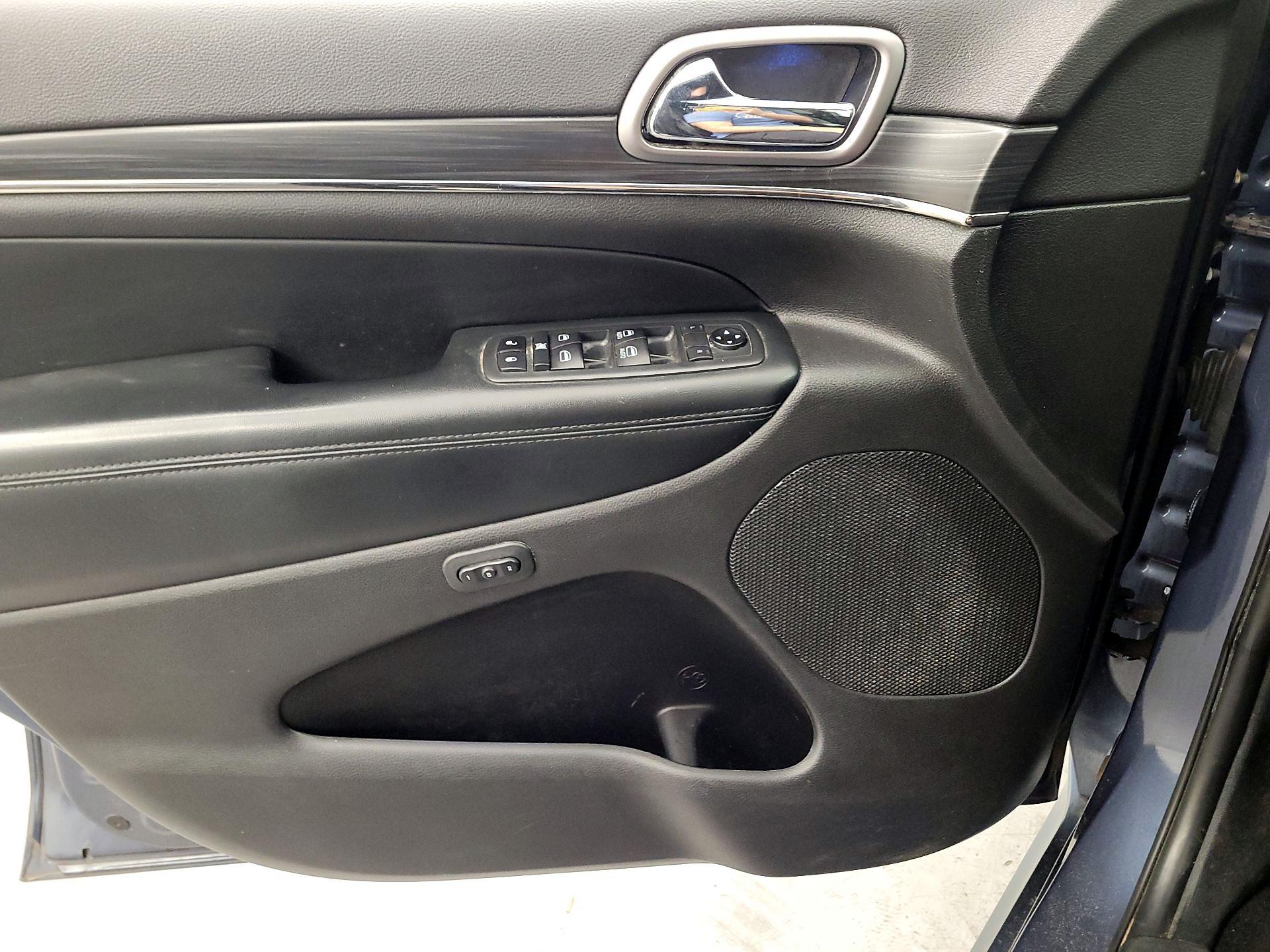 Thumbnail: 2020 Jeep Grand Cherokee - 12