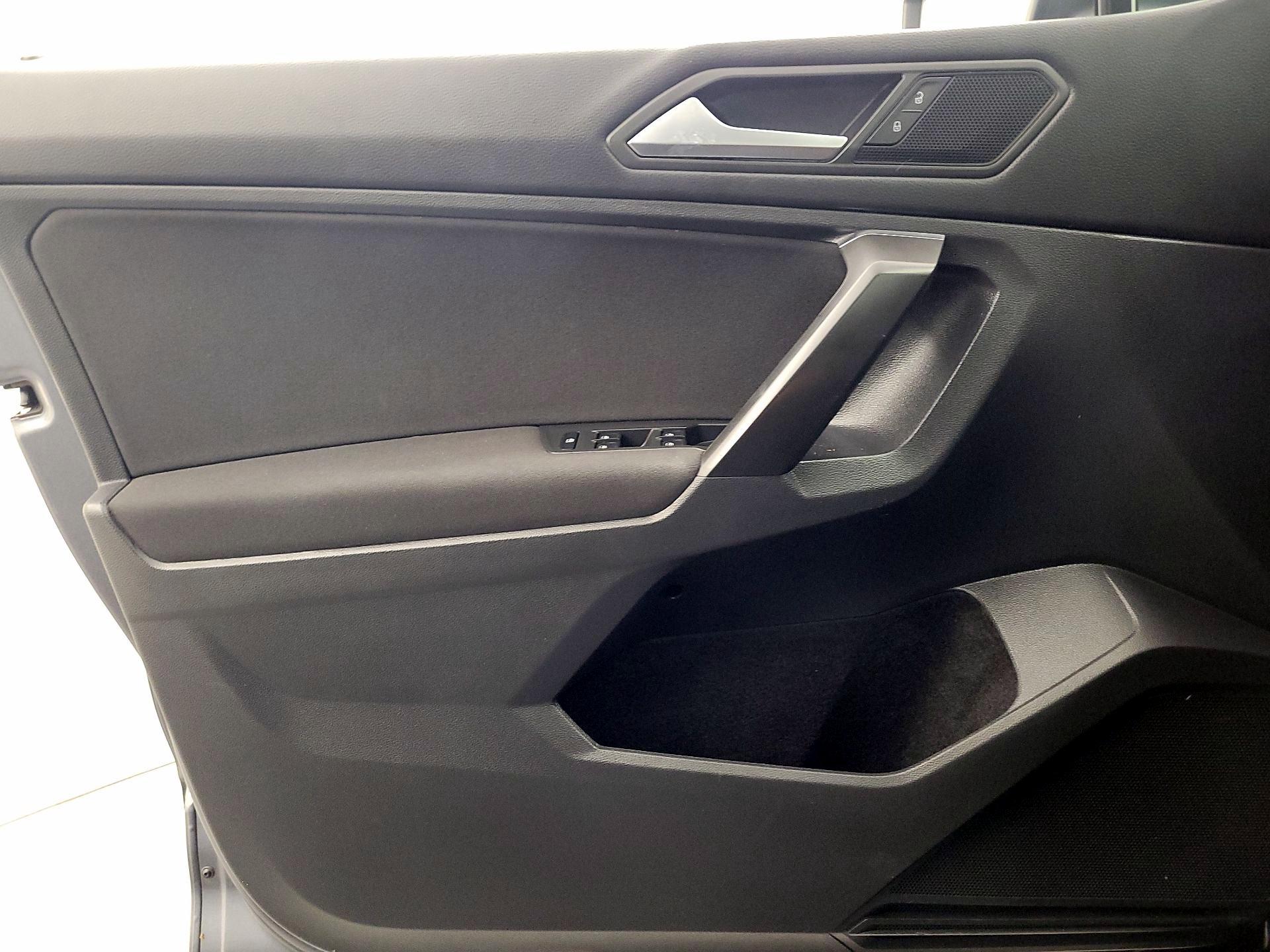 Thumbnail: 2021 Volkswagen Tiguan - 12