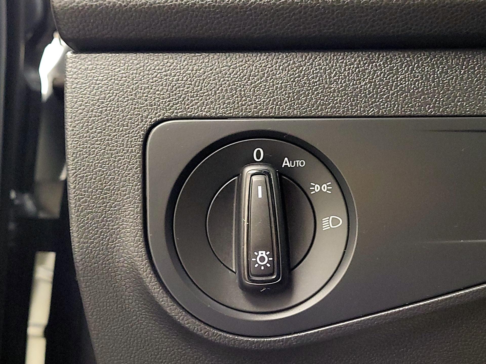 Thumbnail: 2021 Volkswagen Tiguan - 13