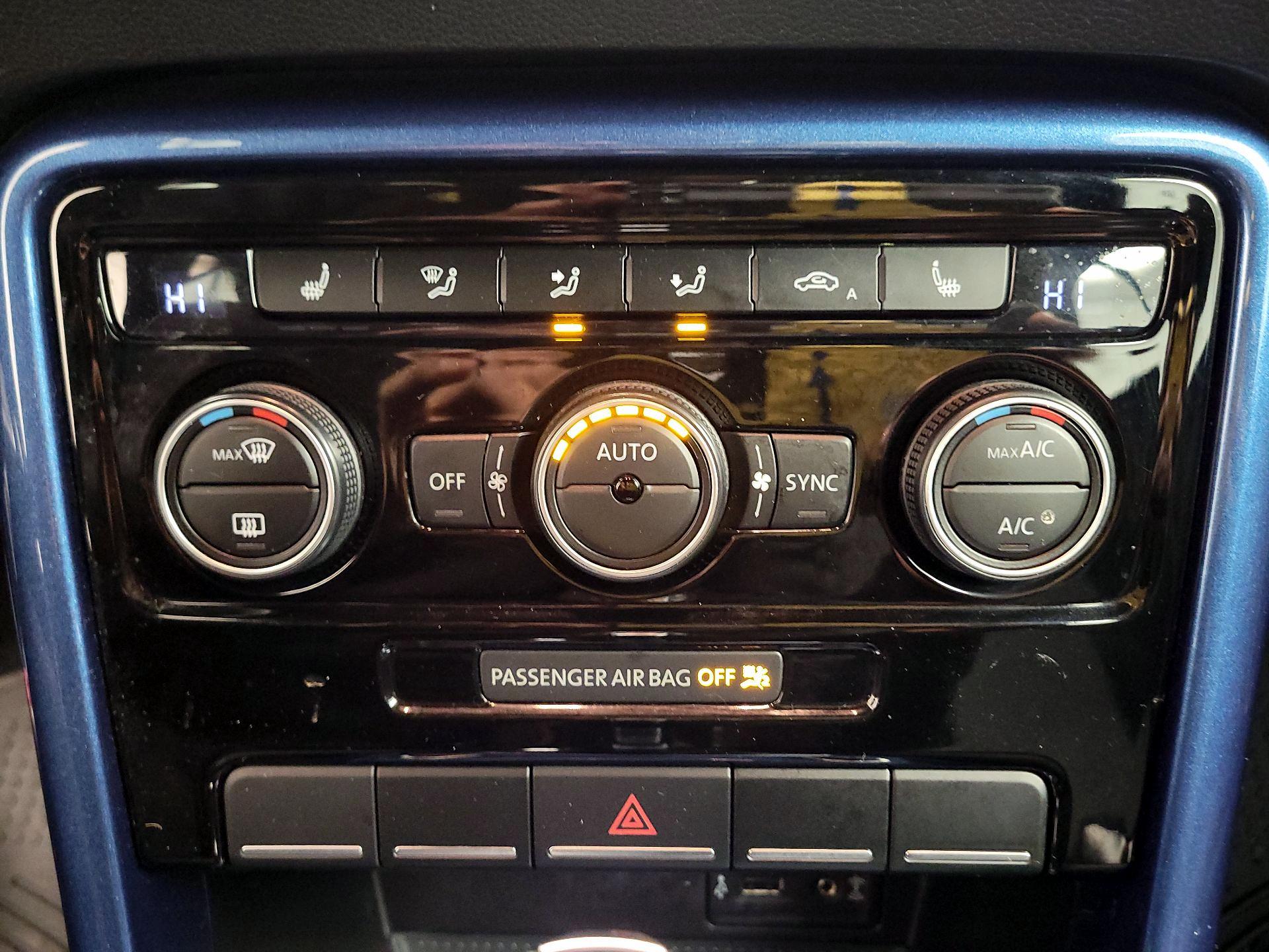 Thumbnail: 2018 Volkswagen Beetle - 14