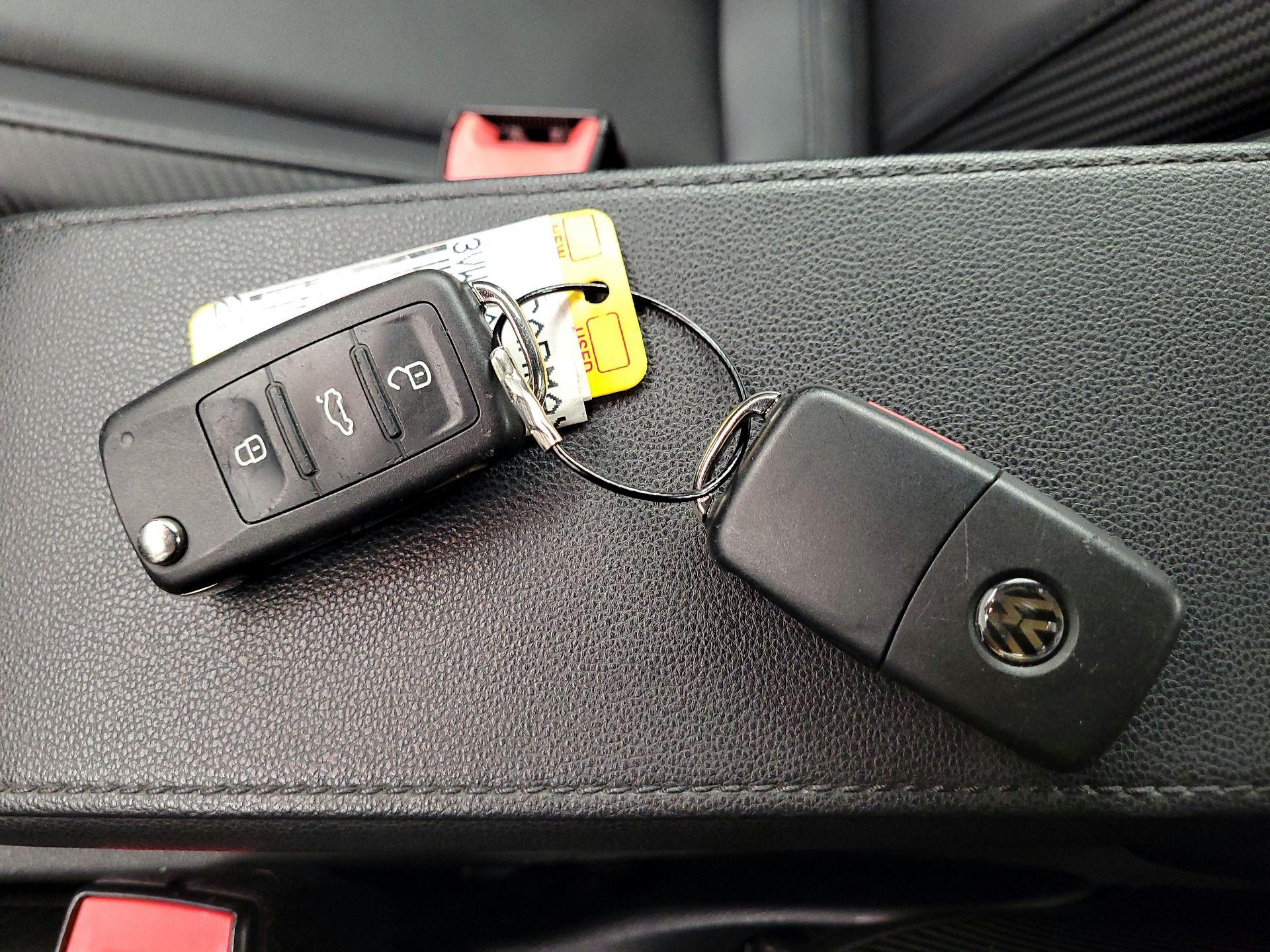 Thumbnail: 2018 Volkswagen Beetle - 18