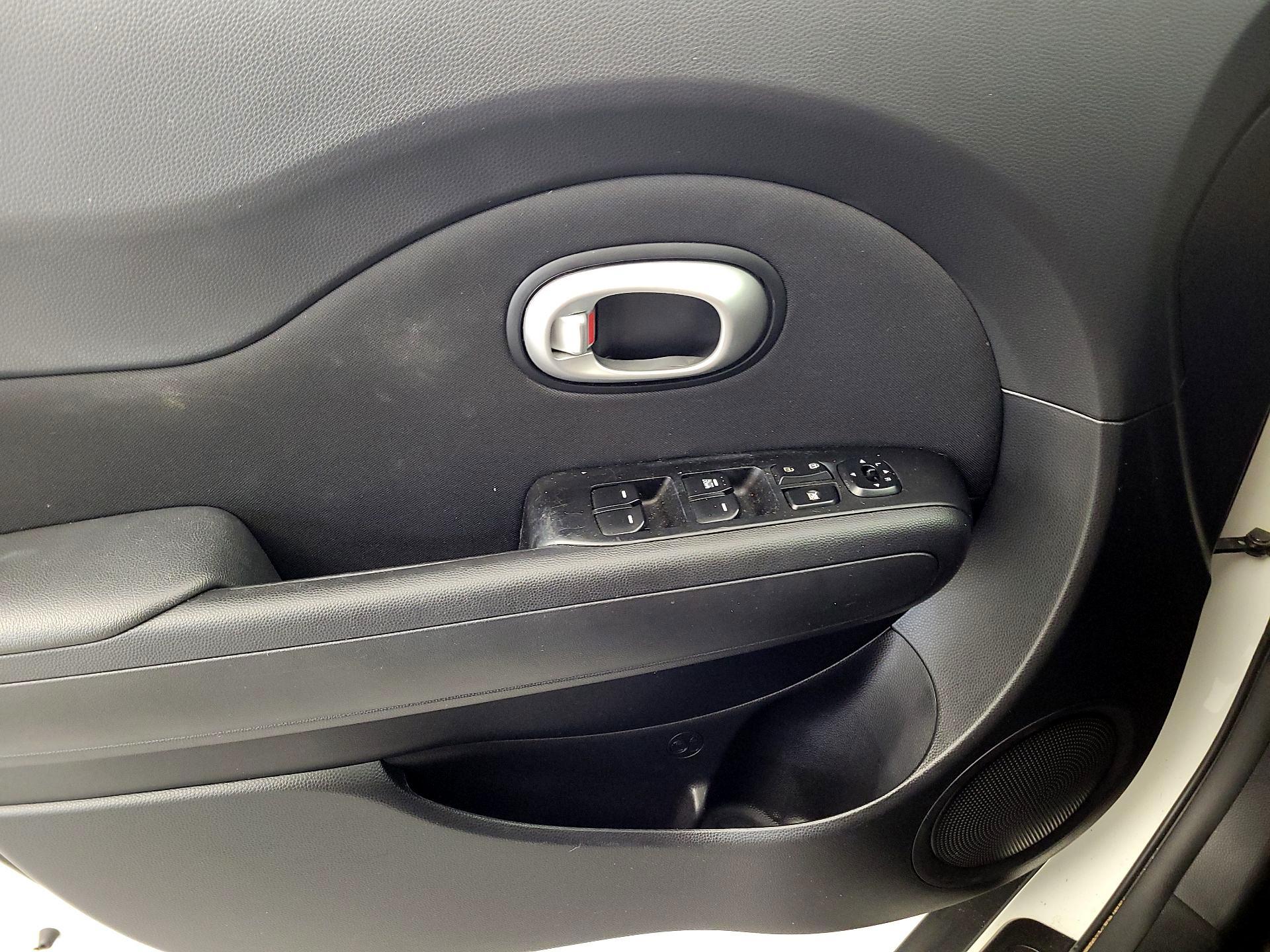 Thumbnail: 2016 Kia Soul - 12