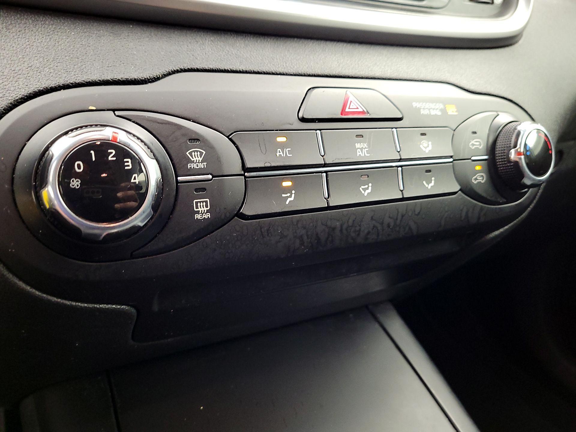 Thumbnail: 2019 Kia Sorento - 14