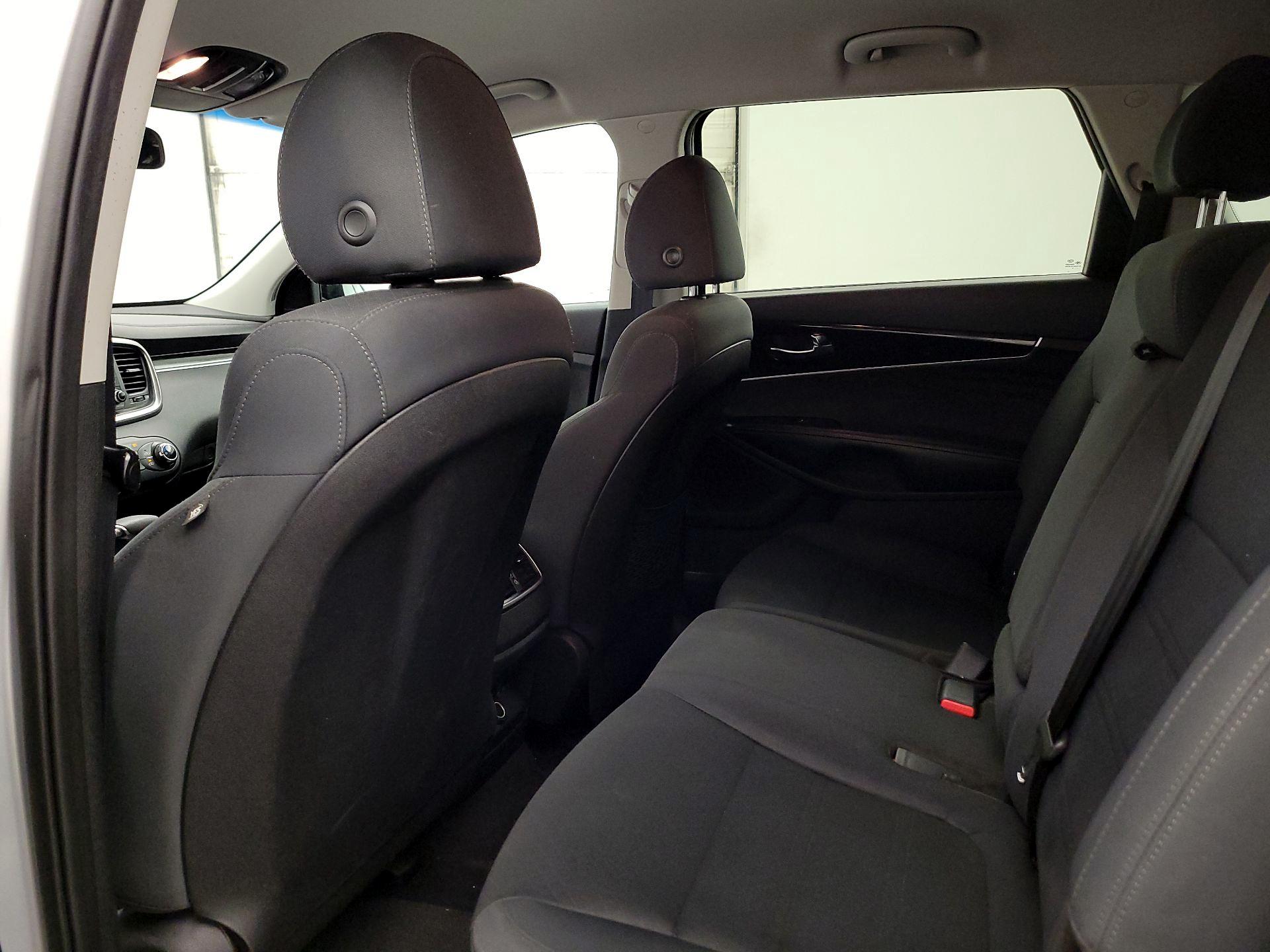 Thumbnail: 2019 Kia Sorento - 16