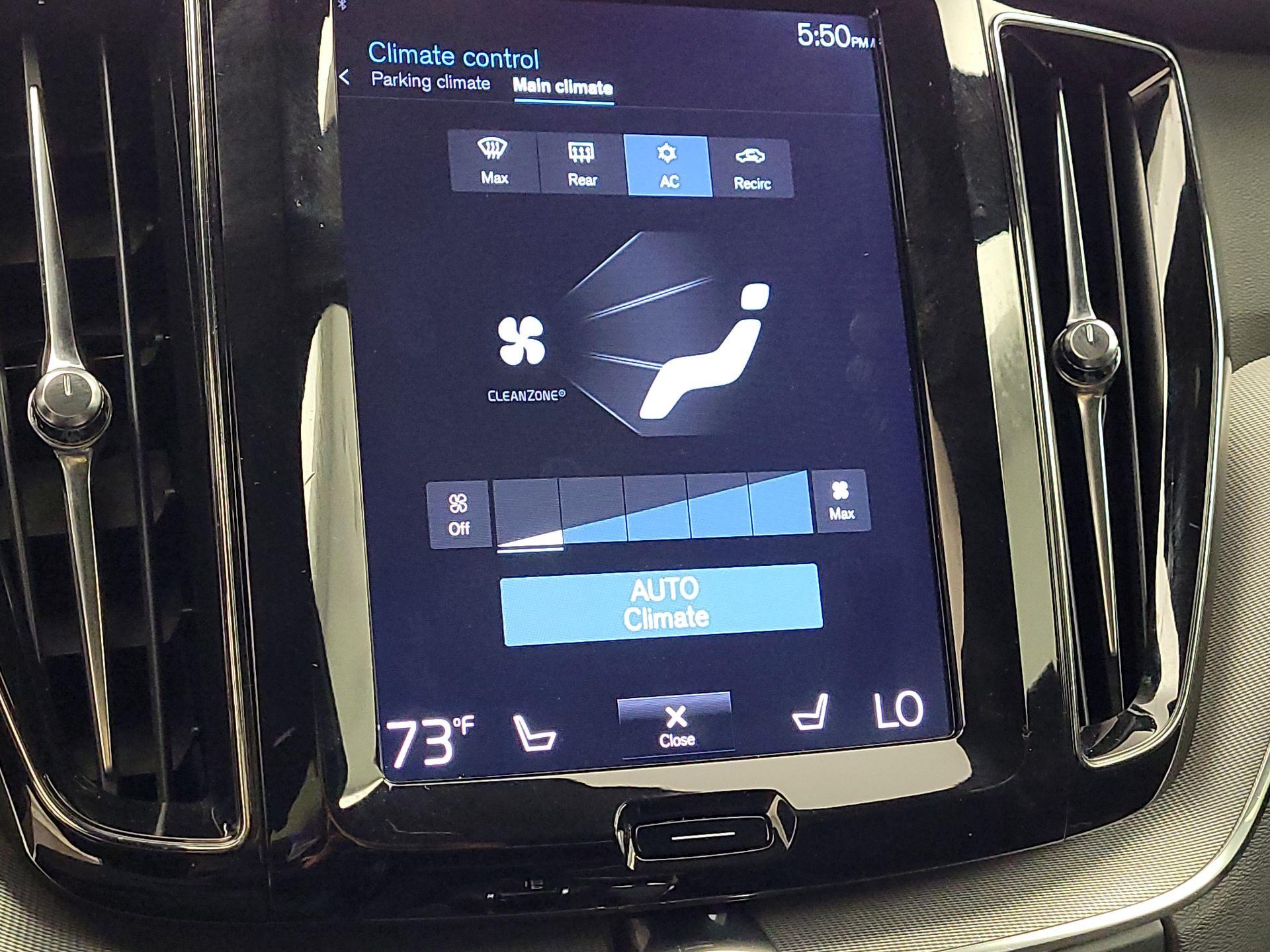 Thumbnail: 2018 Volvo XC60 - 16