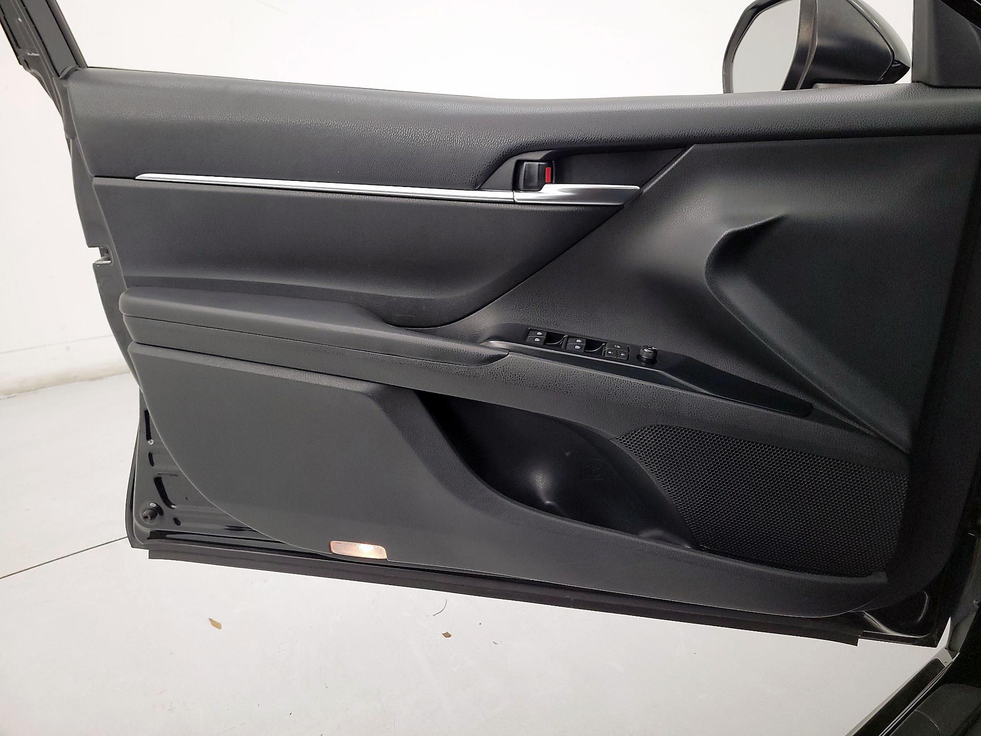 Thumbnail: 2019 Toyota Camry - 12