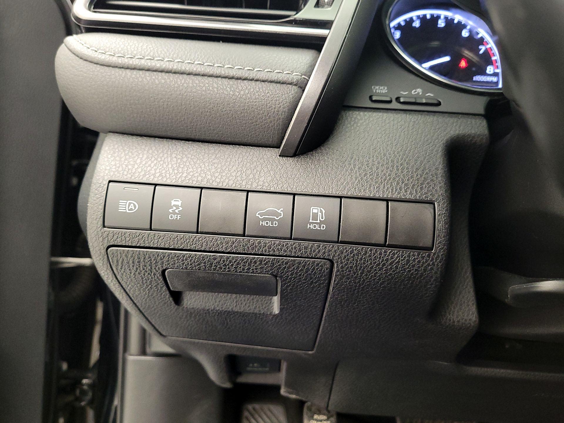 Thumbnail: 2019 Toyota Camry - 13