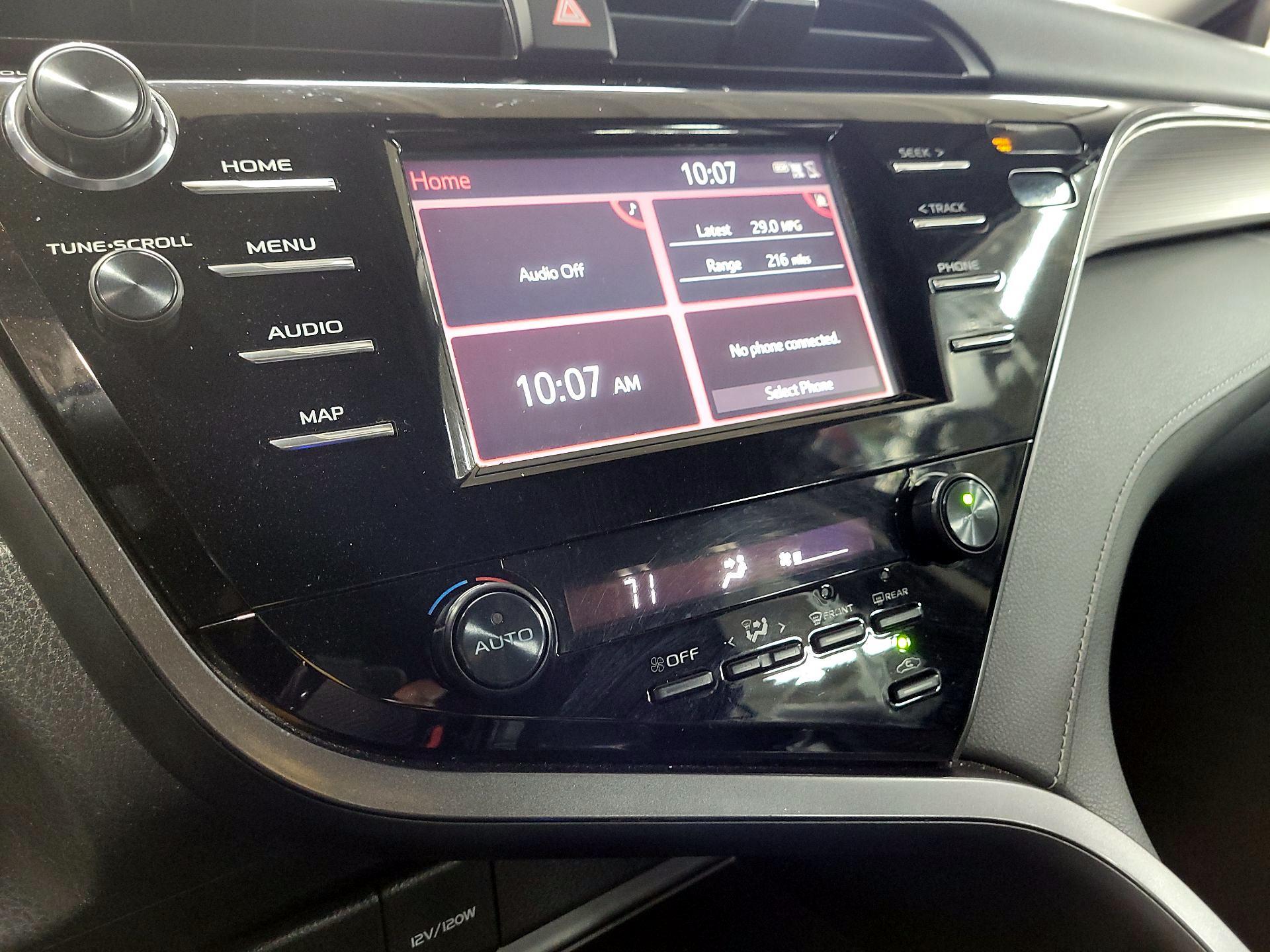 Thumbnail: 2019 Toyota Camry - 15