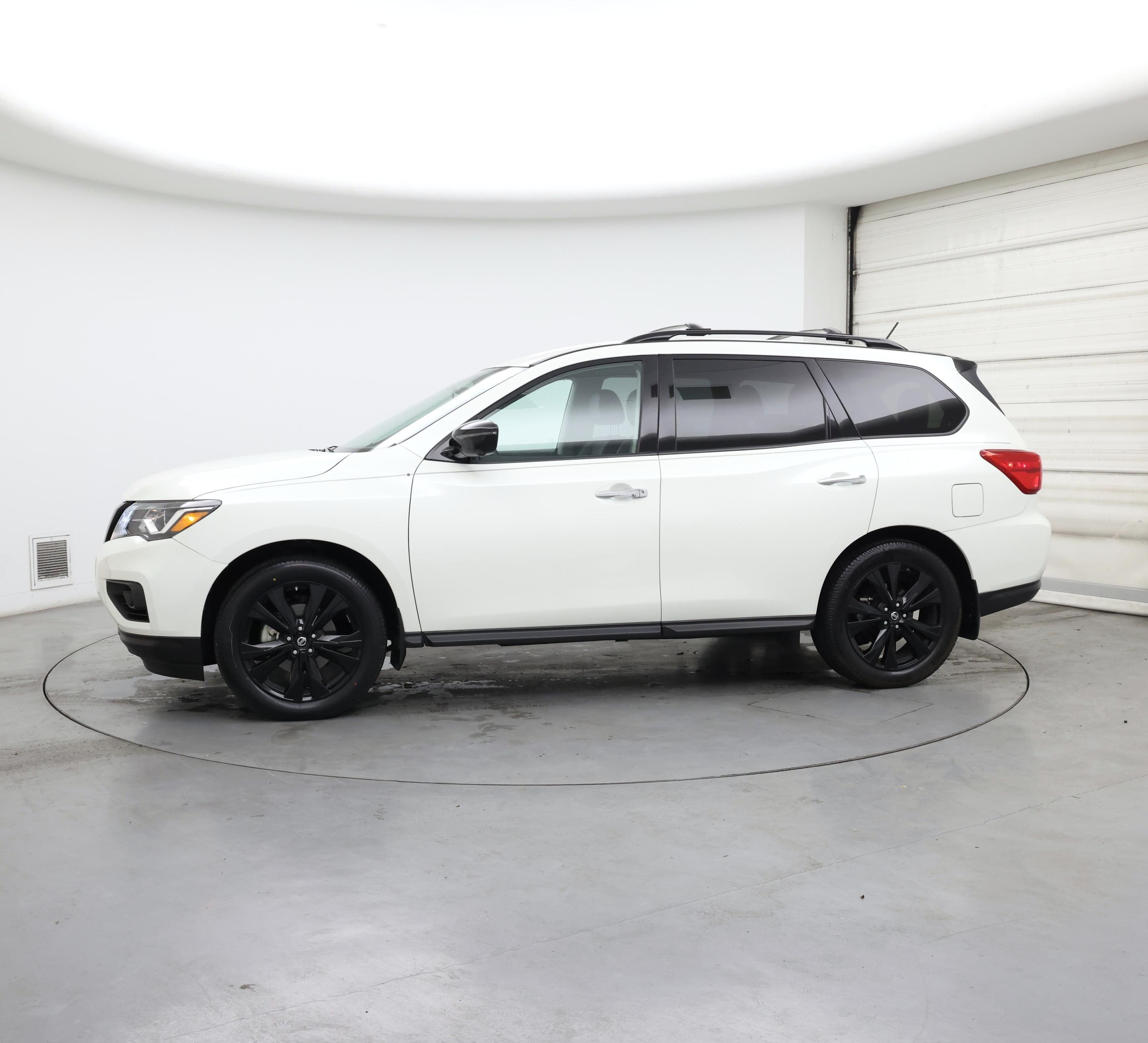 Thumbnail: 2018 Nissan Pathfinder - 3