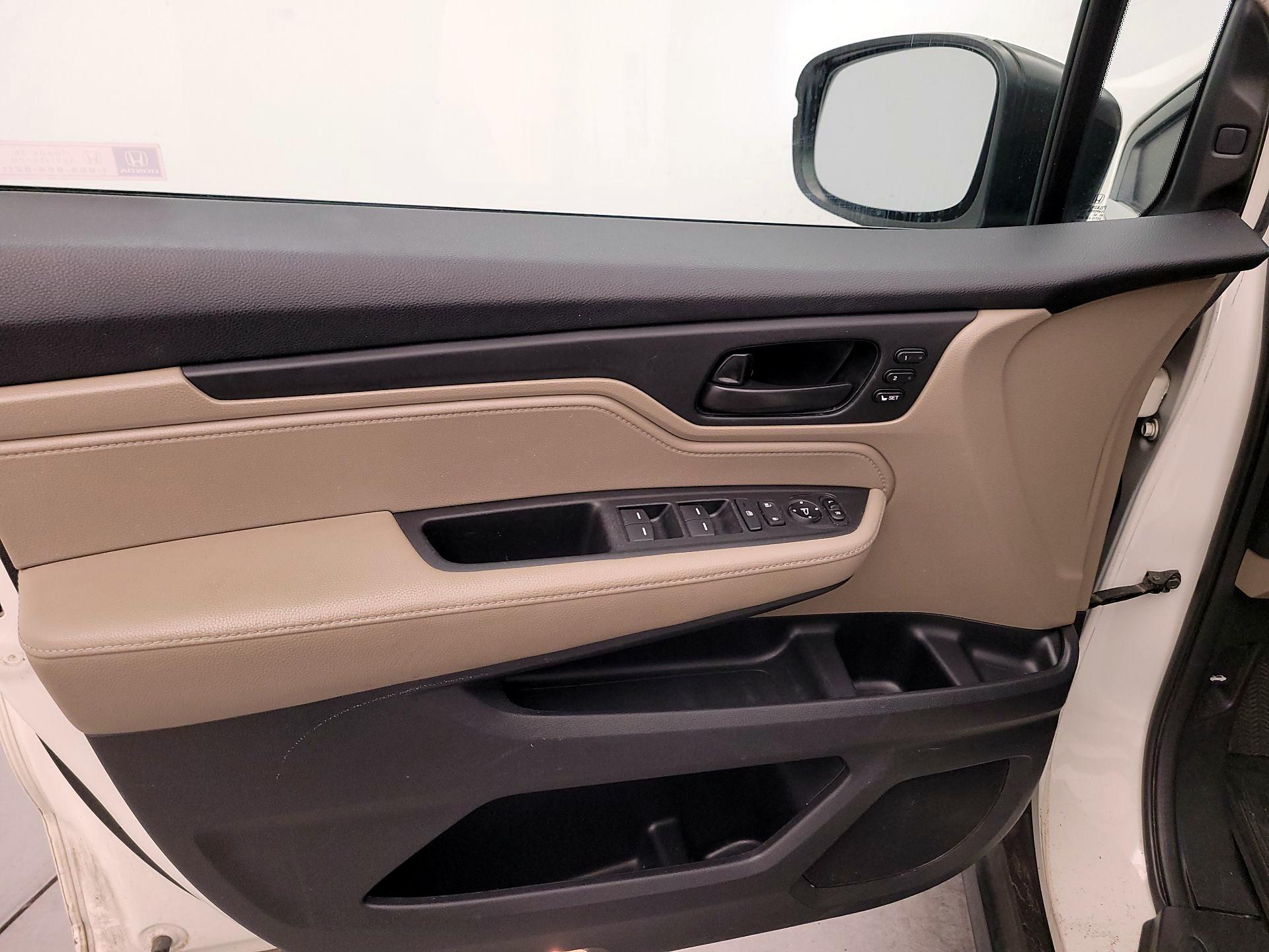 Thumbnail: 2019 Honda Odyssey - 12