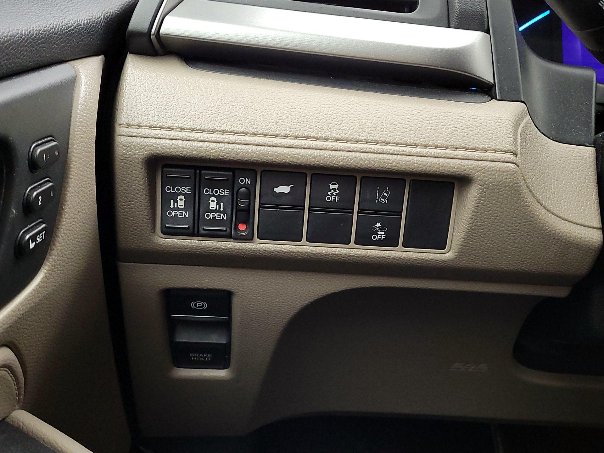 Thumbnail: 2019 Honda Odyssey - 13