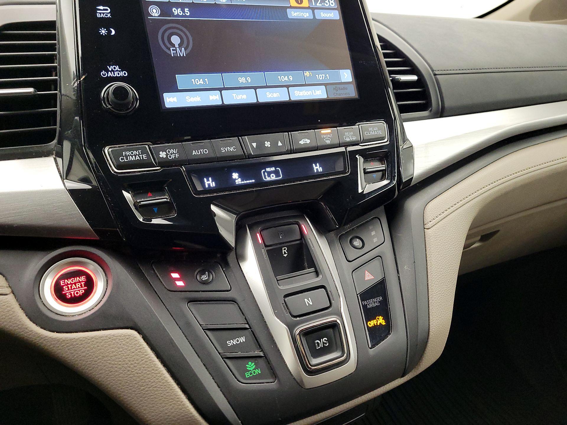 Thumbnail: 2019 Honda Odyssey - 16