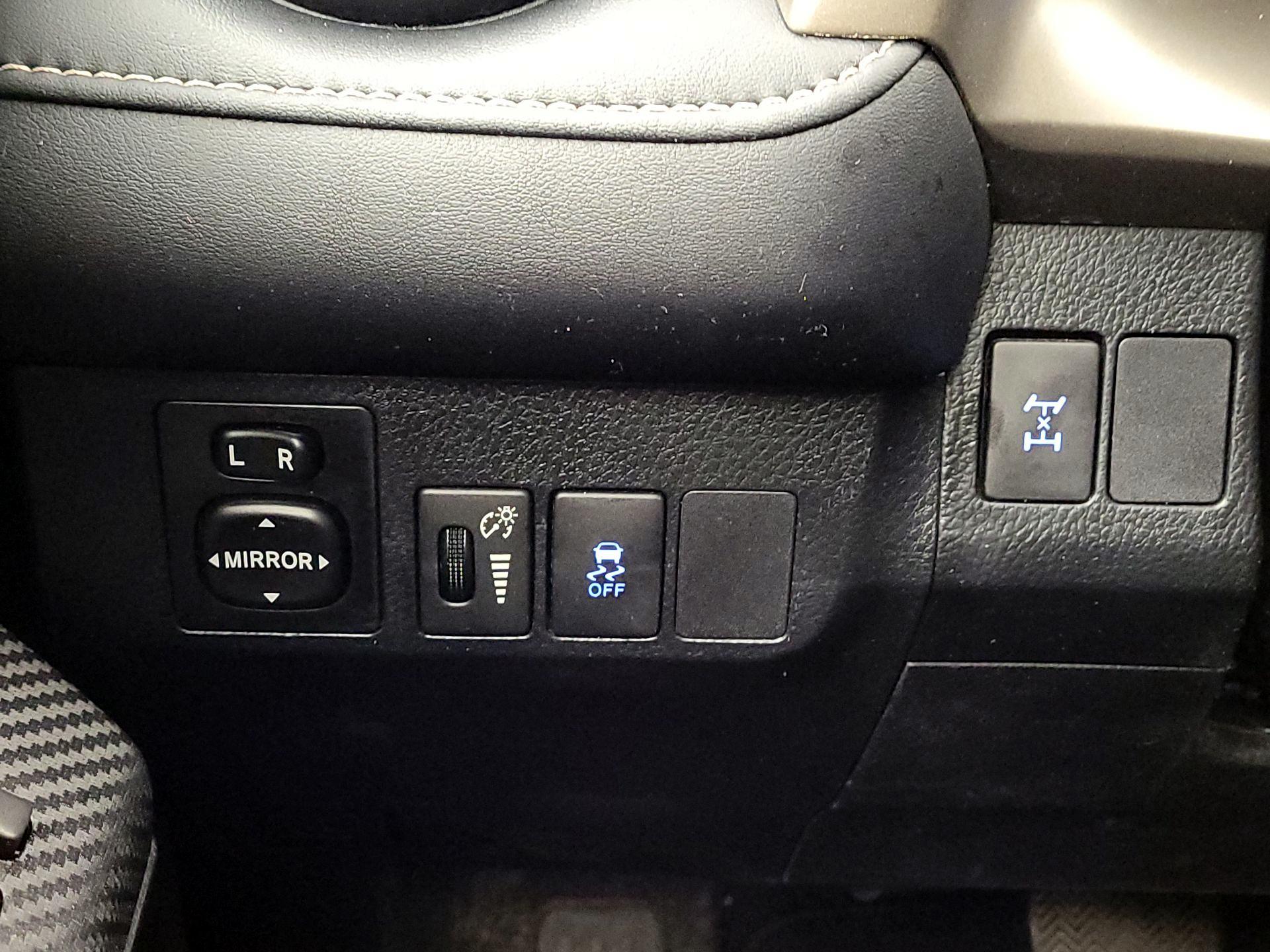 Thumbnail: 2014 Toyota RAV4 - 13