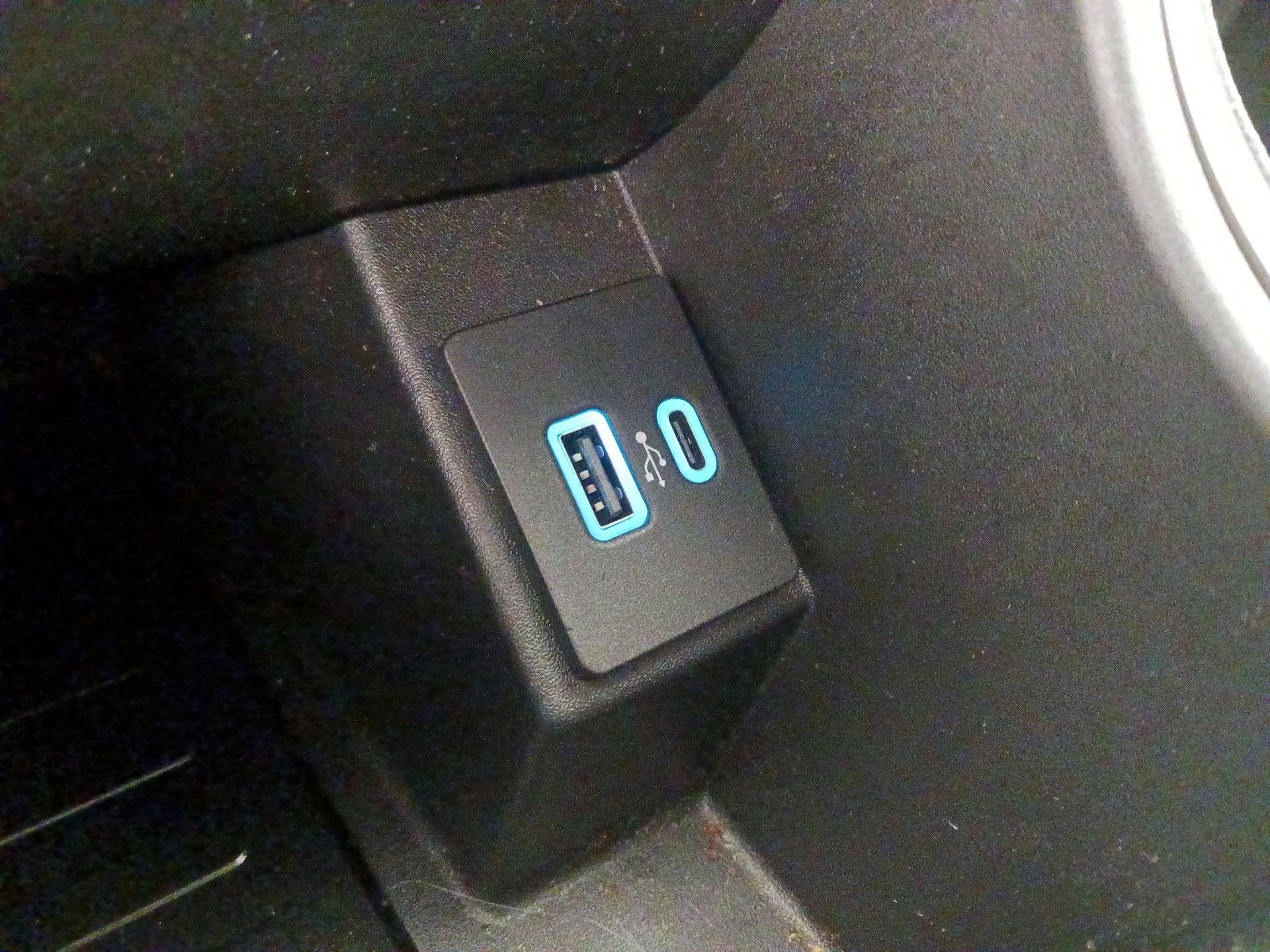 Thumbnail: 2022 Ford Edge - 19