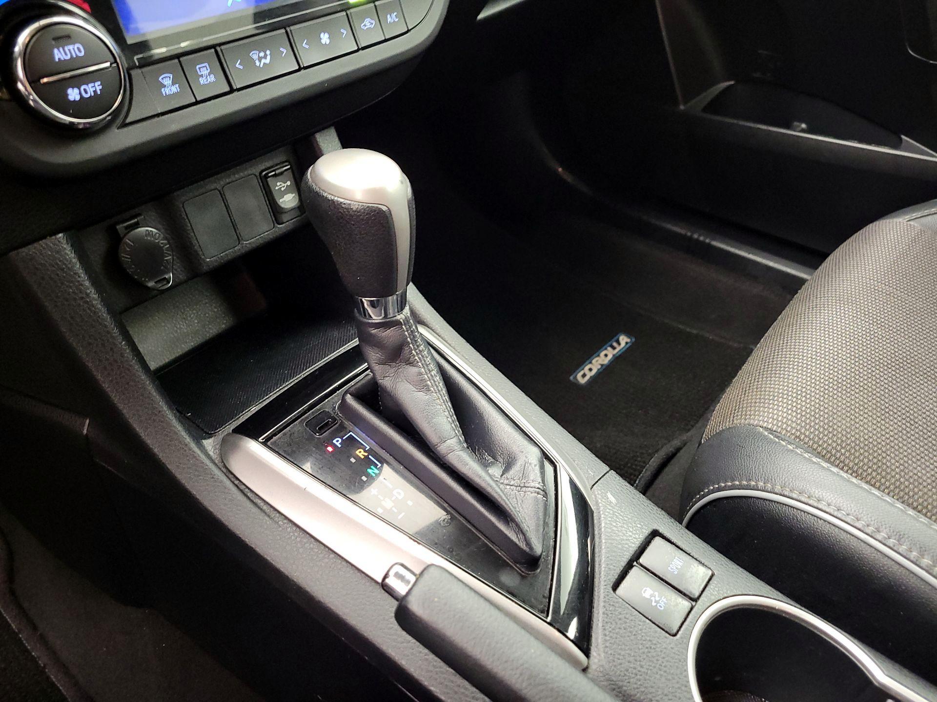 Thumbnail: 2015 Toyota Corolla - 15