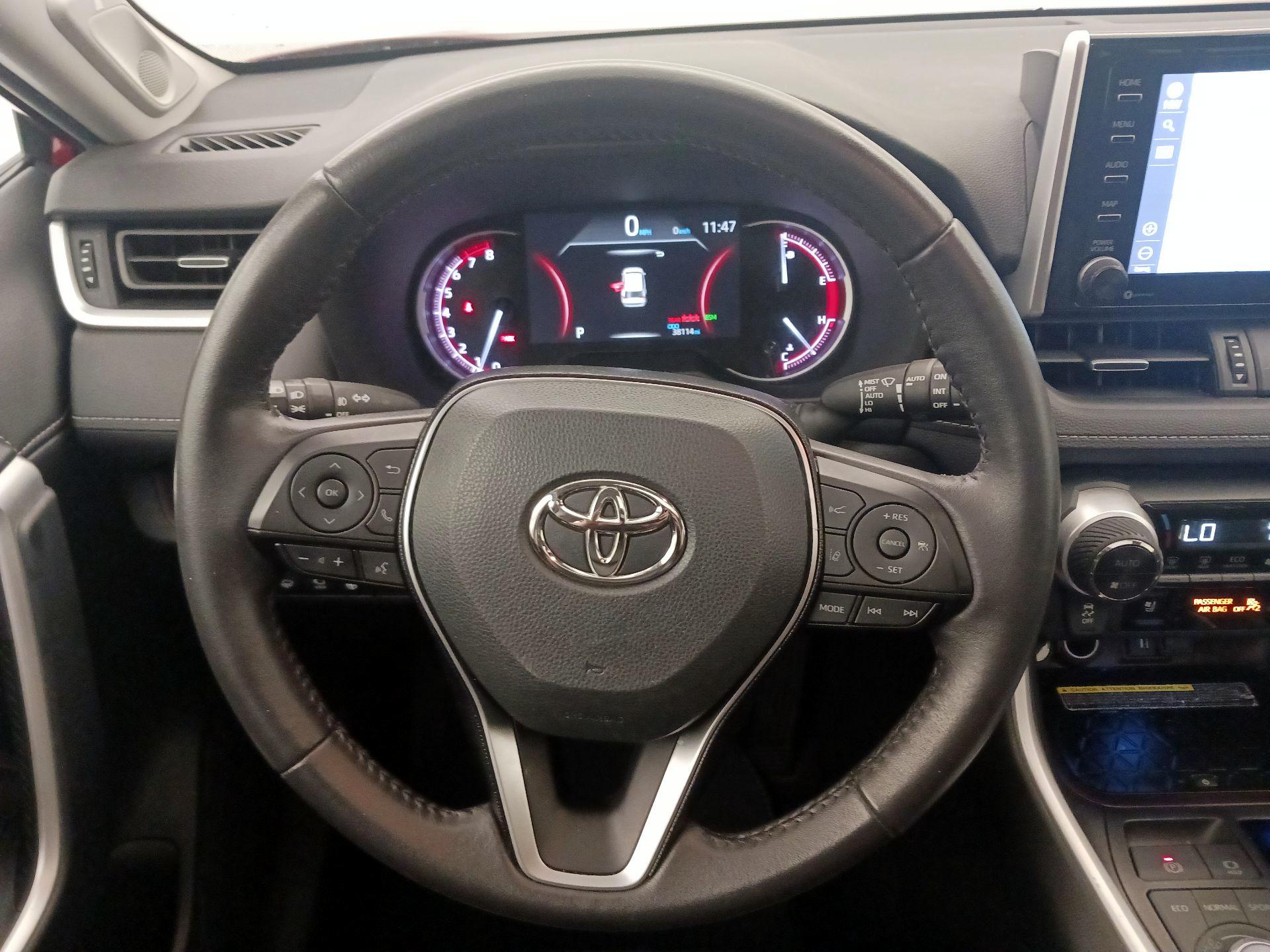 Thumbnail: 2021 Toyota RAV4 - 10