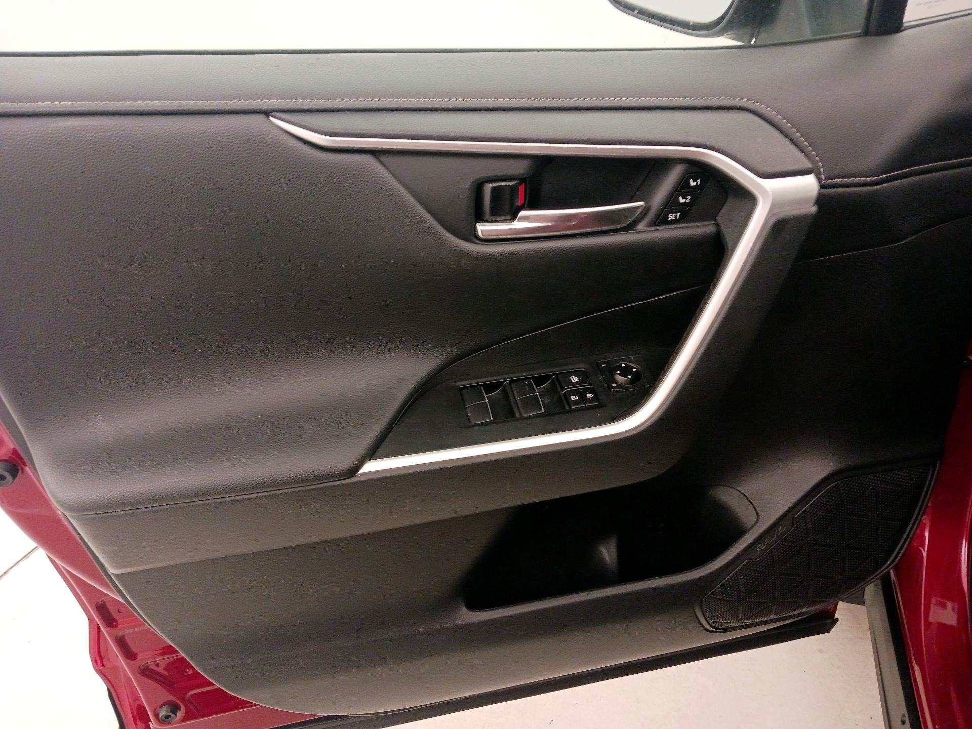 Thumbnail: 2021 Toyota RAV4 - 12