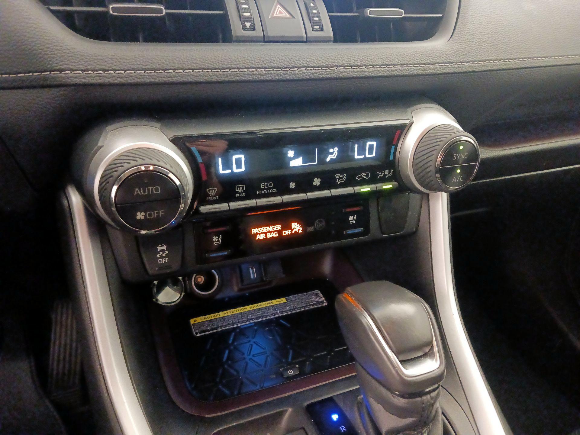 Thumbnail: 2021 Toyota RAV4 - 17