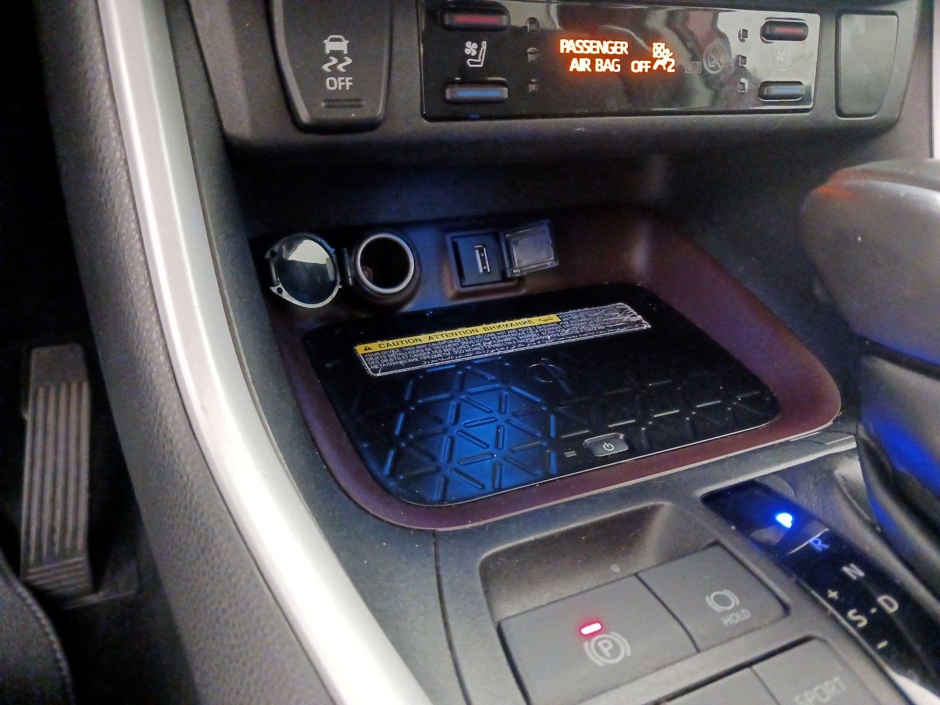 Thumbnail: 2021 Toyota RAV4 - 19