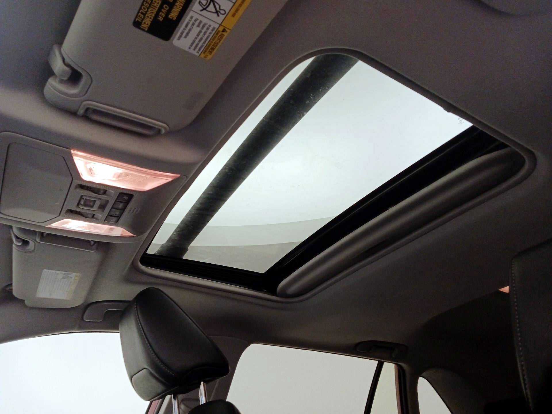 Thumbnail: 2021 Toyota RAV4 - 20