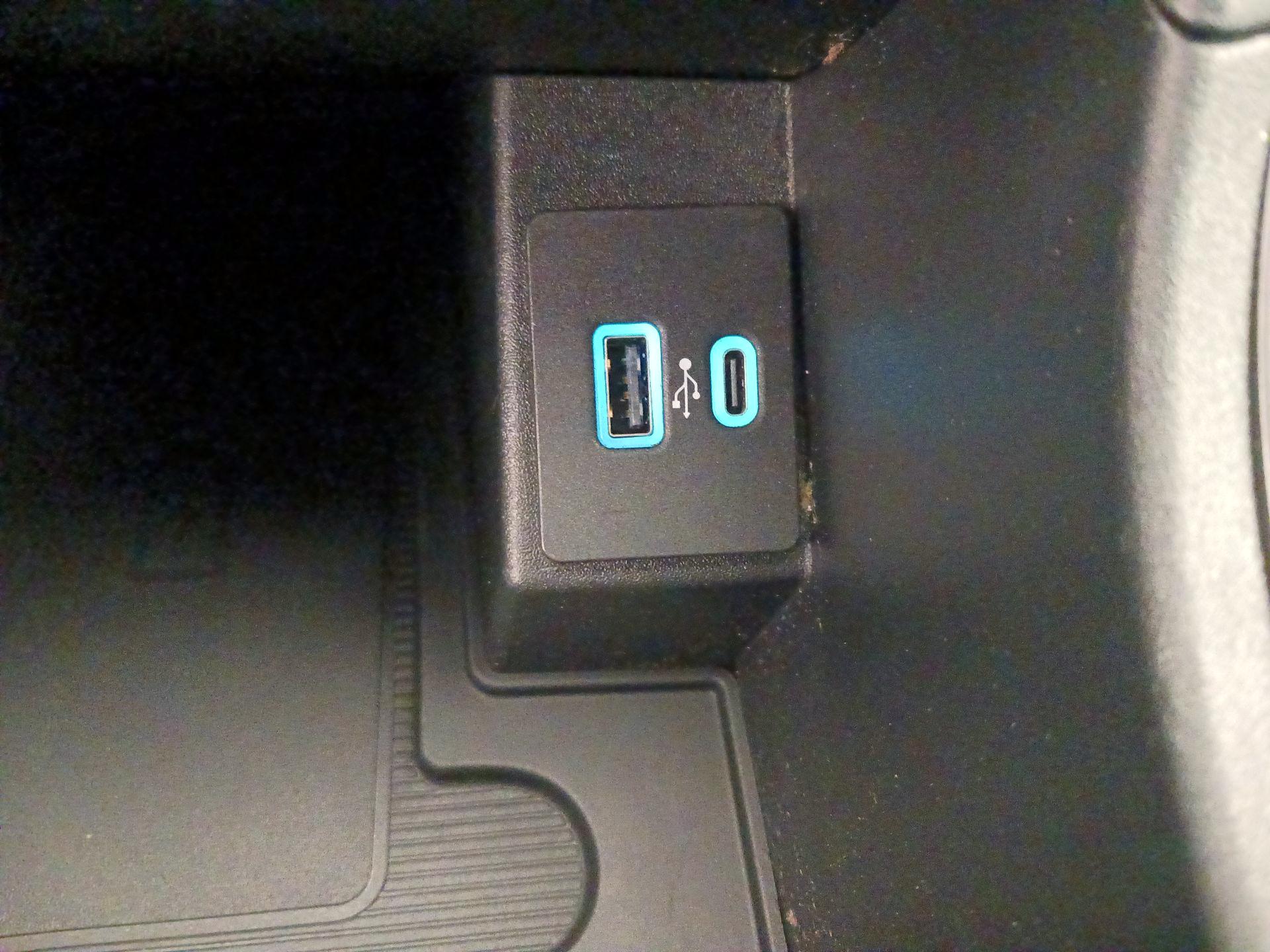 Thumbnail: 2022 Ford Edge - 19