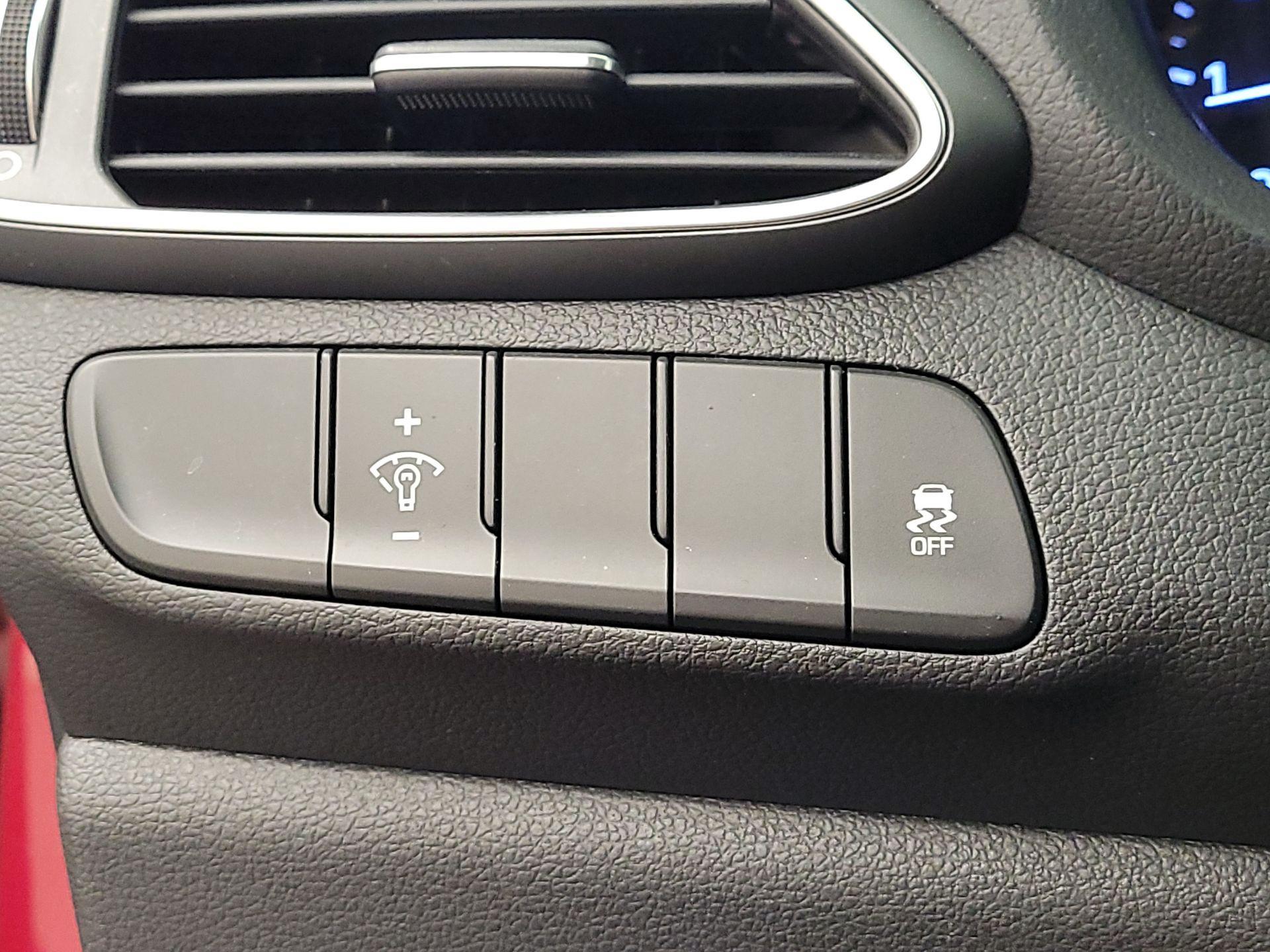 Thumbnail: 2018 Hyundai Elantra - 13