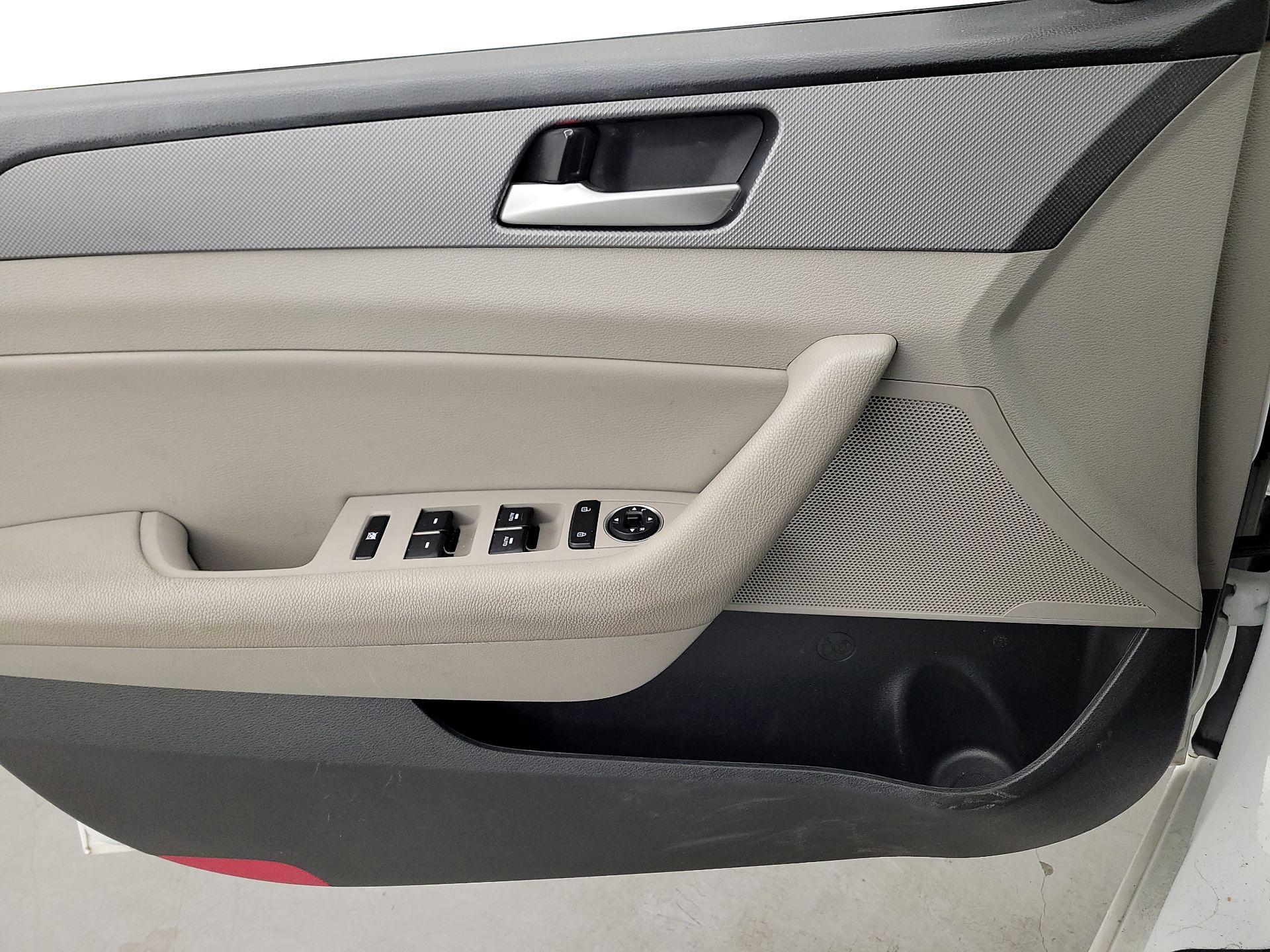 Thumbnail: 2019 Hyundai Sonata - 12