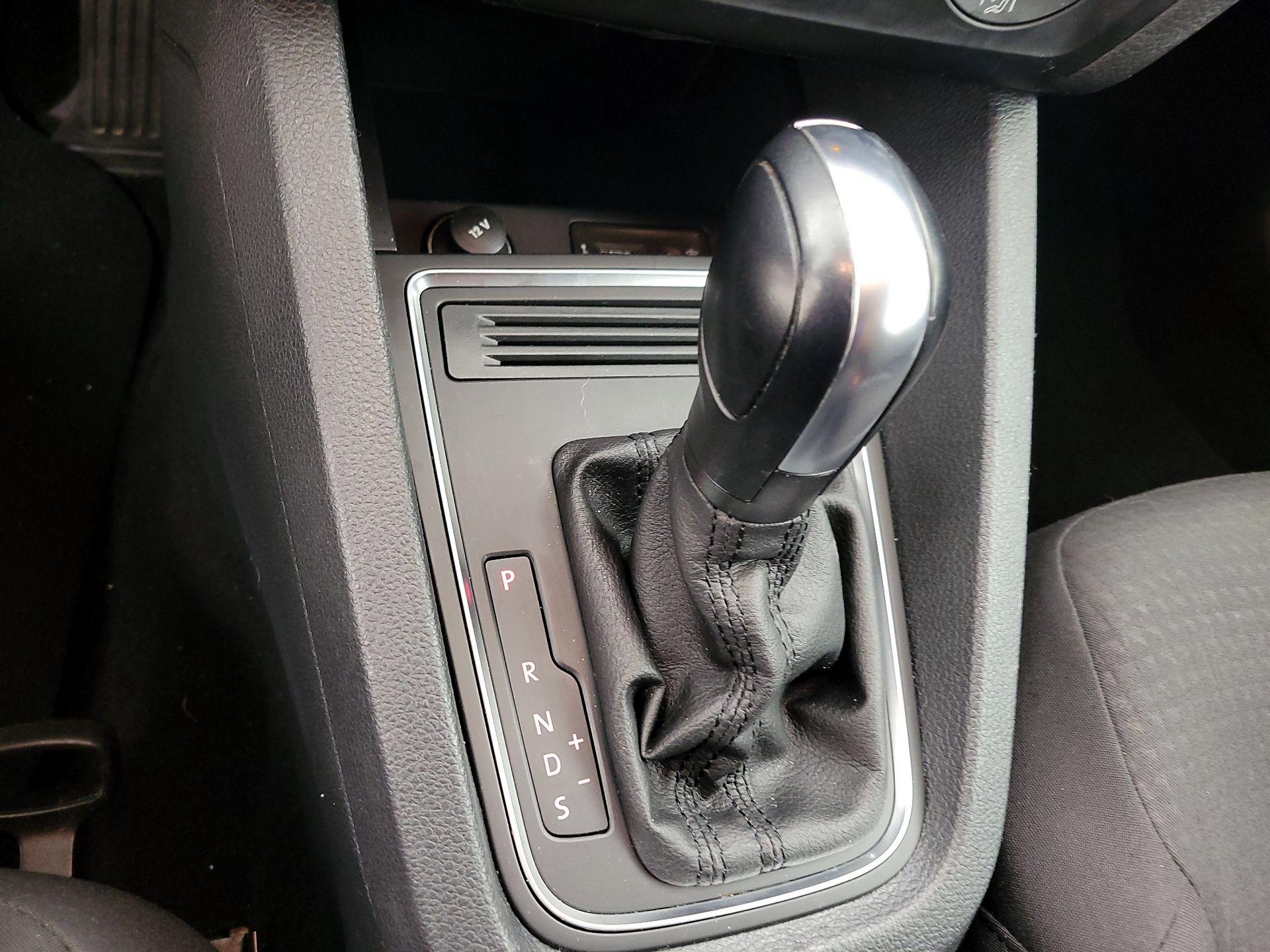Thumbnail: 2016 Volkswagen Jetta - 15