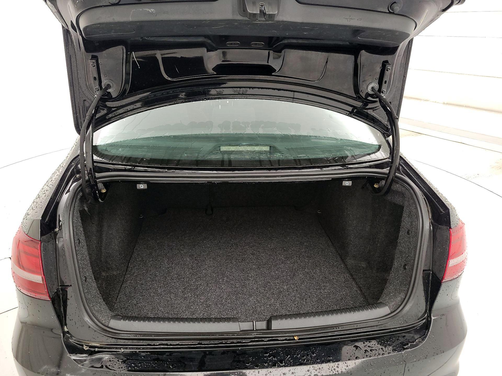 Thumbnail: 2016 Volkswagen Jetta - 16