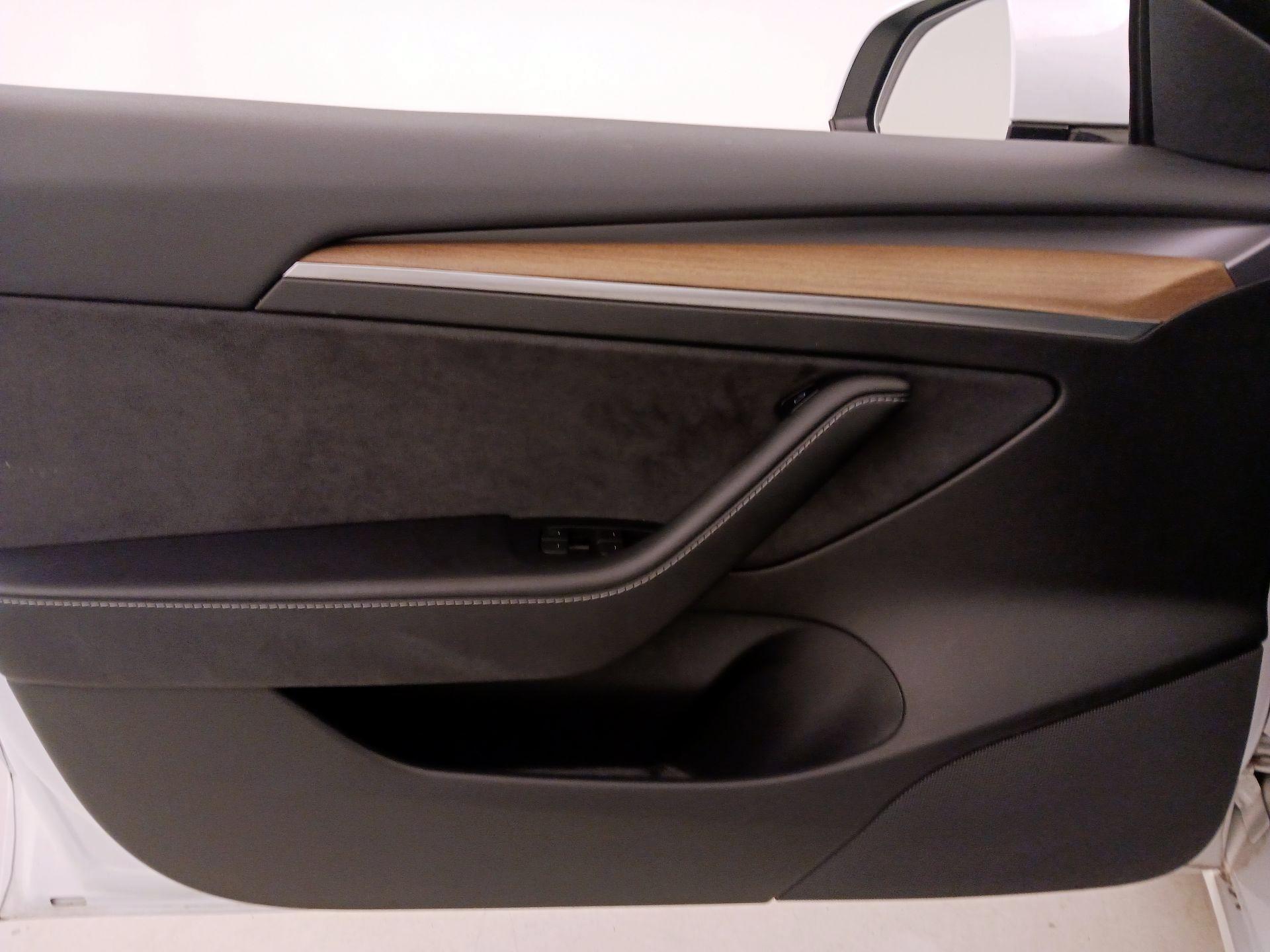 Thumbnail: 2021 Tesla Model 3 - 12