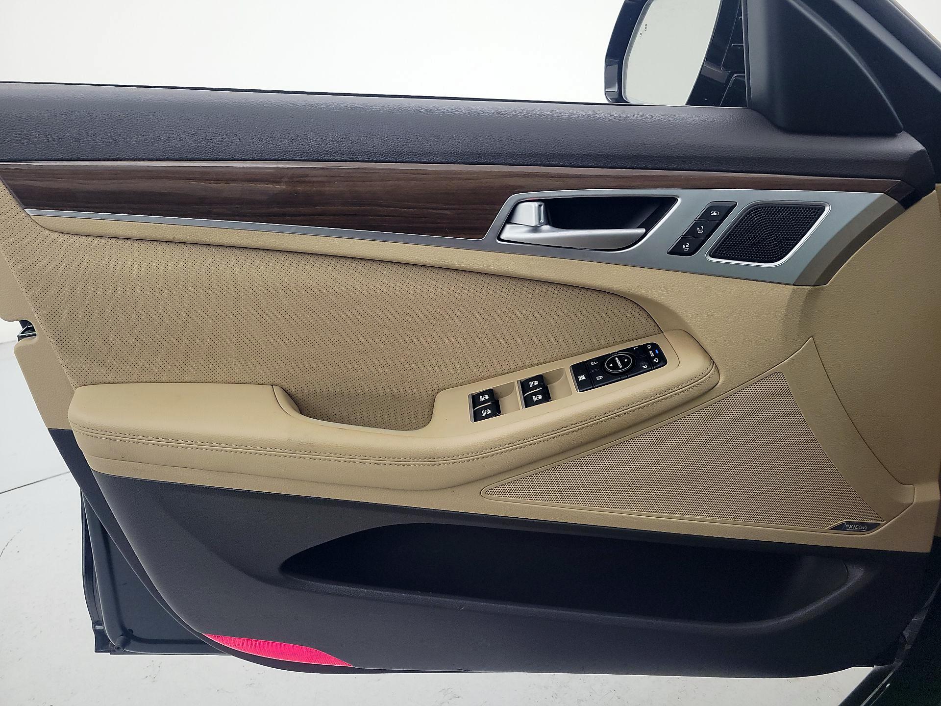 Thumbnail: 2017 Genesis G80 - 12