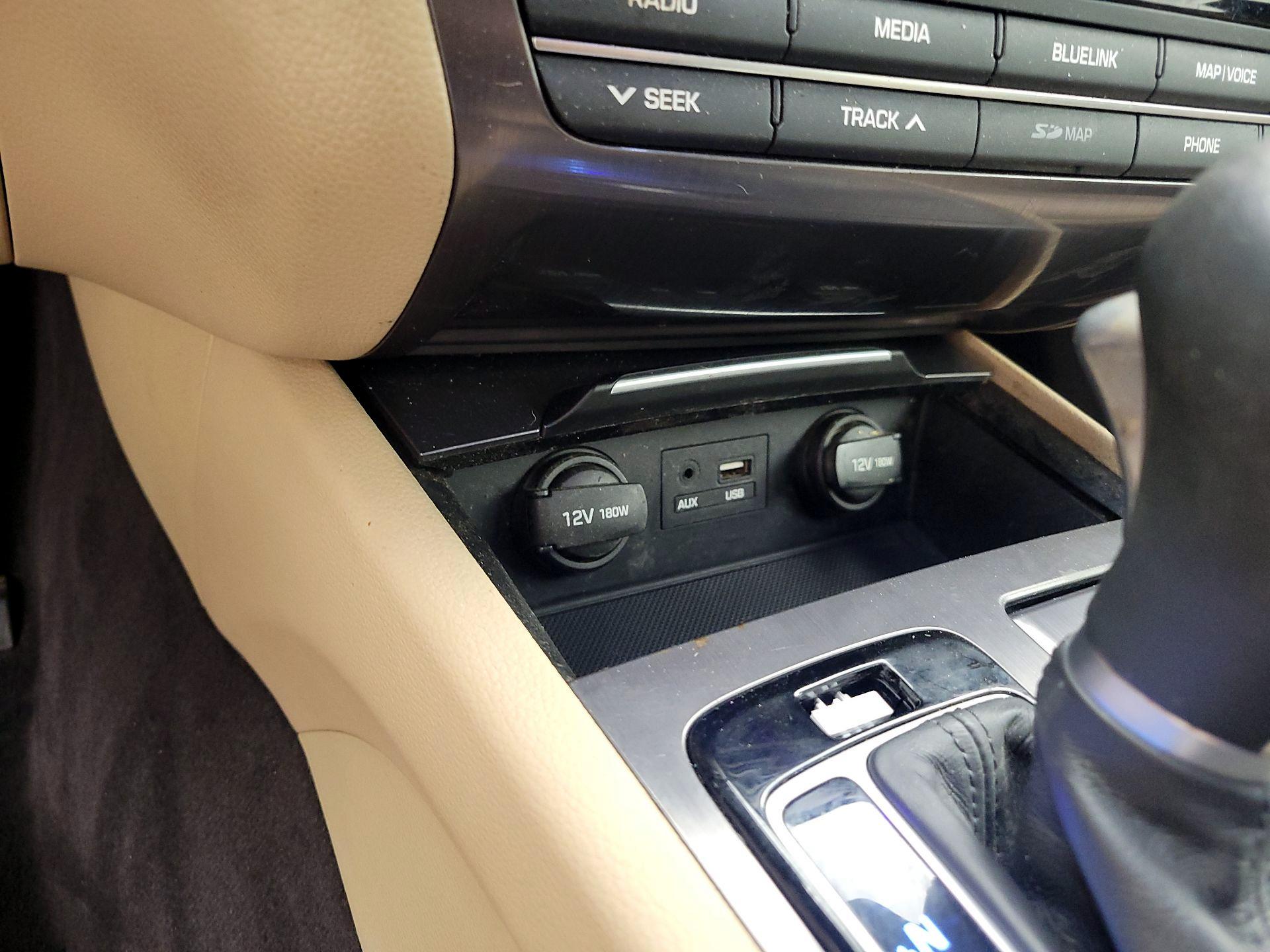 Thumbnail: 2017 Genesis G80 - 17