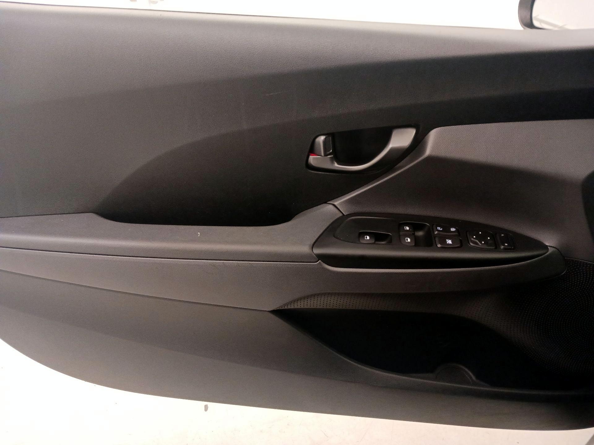 Thumbnail: 2020 Hyundai Veloster - 12