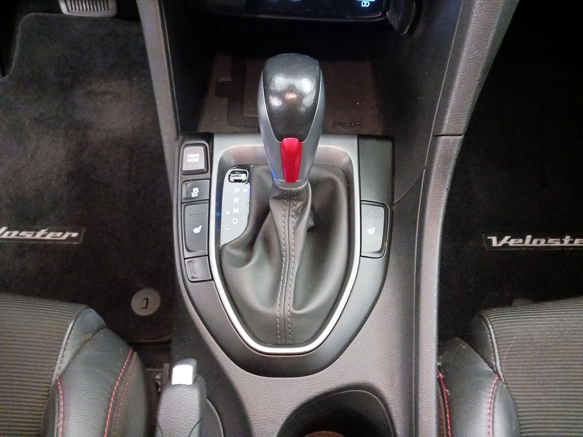 Thumbnail: 2020 Hyundai Veloster - 17