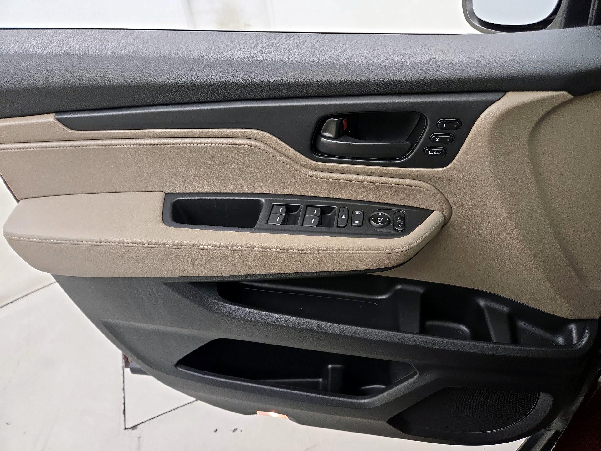 Thumbnail: 2019 Honda Odyssey - 12