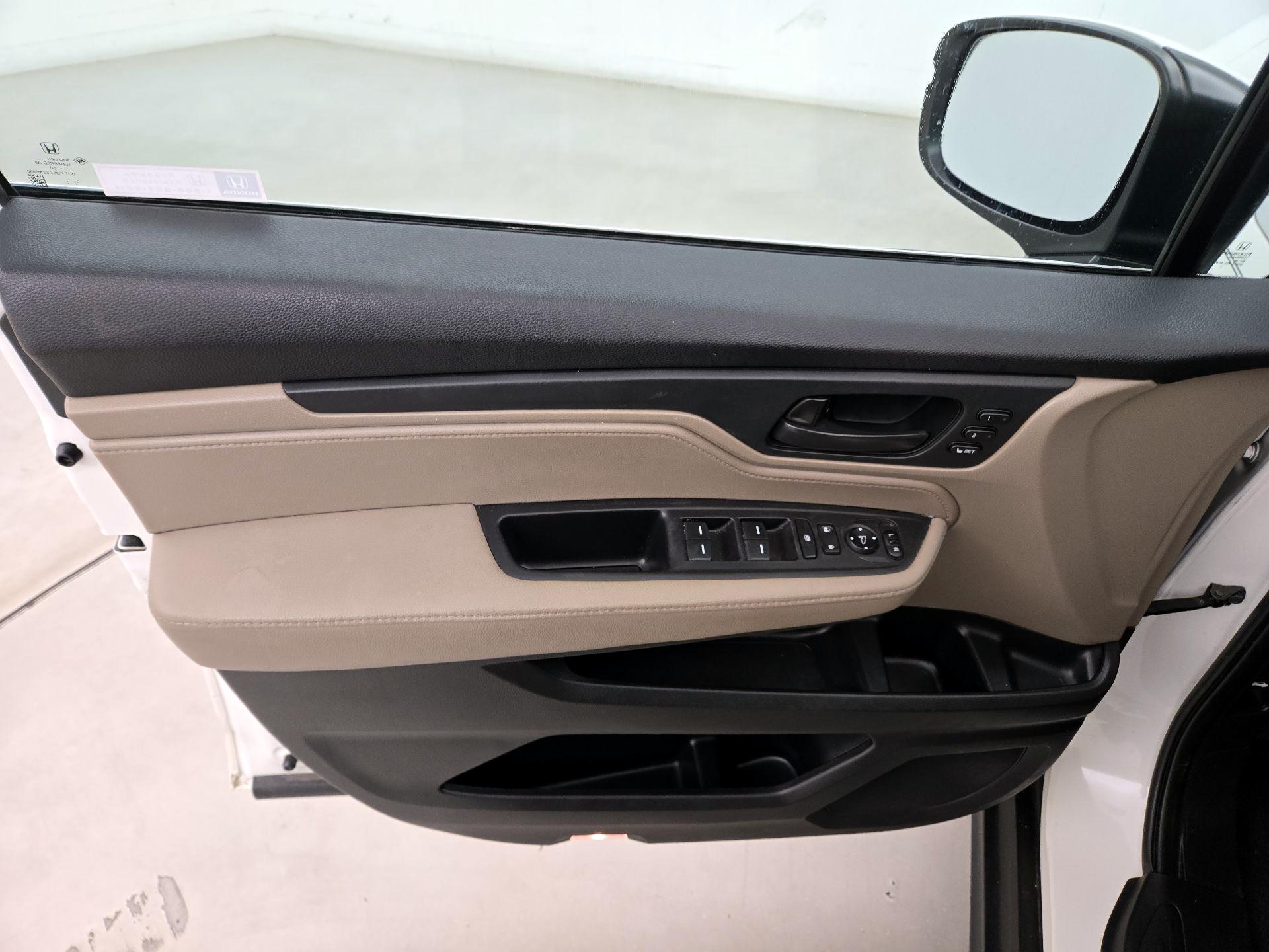 Thumbnail: 2019 Honda Odyssey - 12