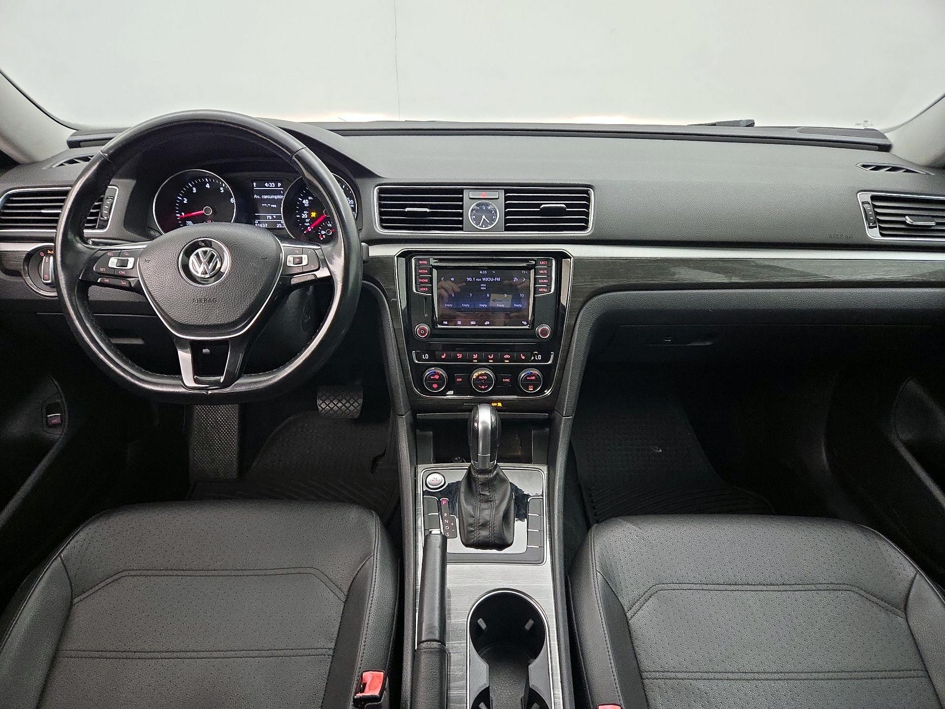 Thumbnail: 2017 Volkswagen Passat - 9