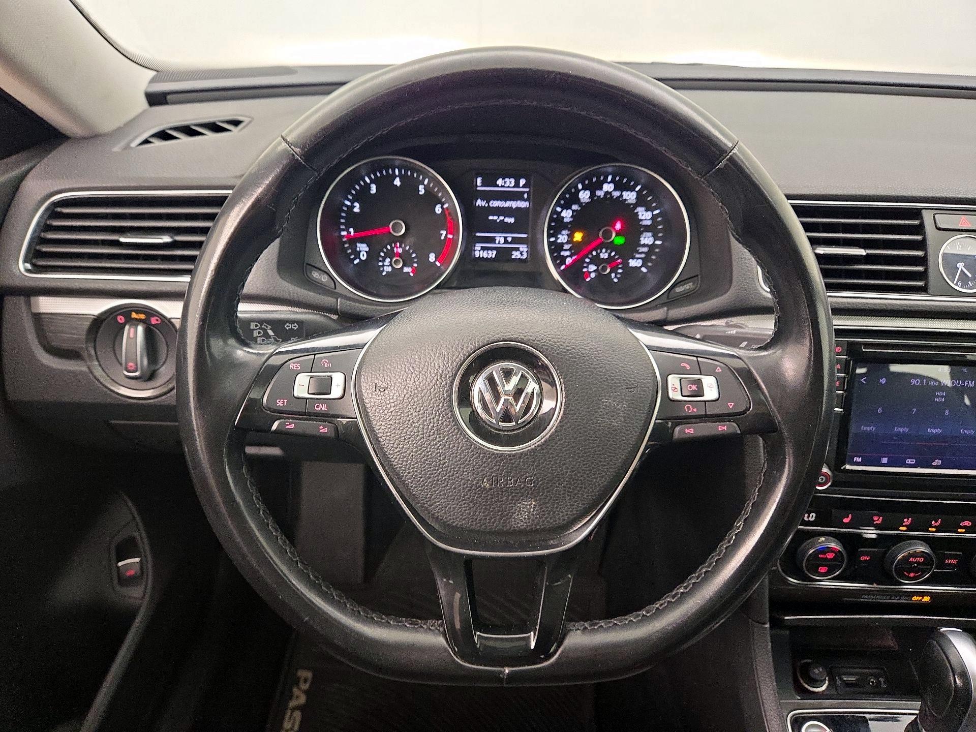 Thumbnail: 2017 Volkswagen Passat - 10