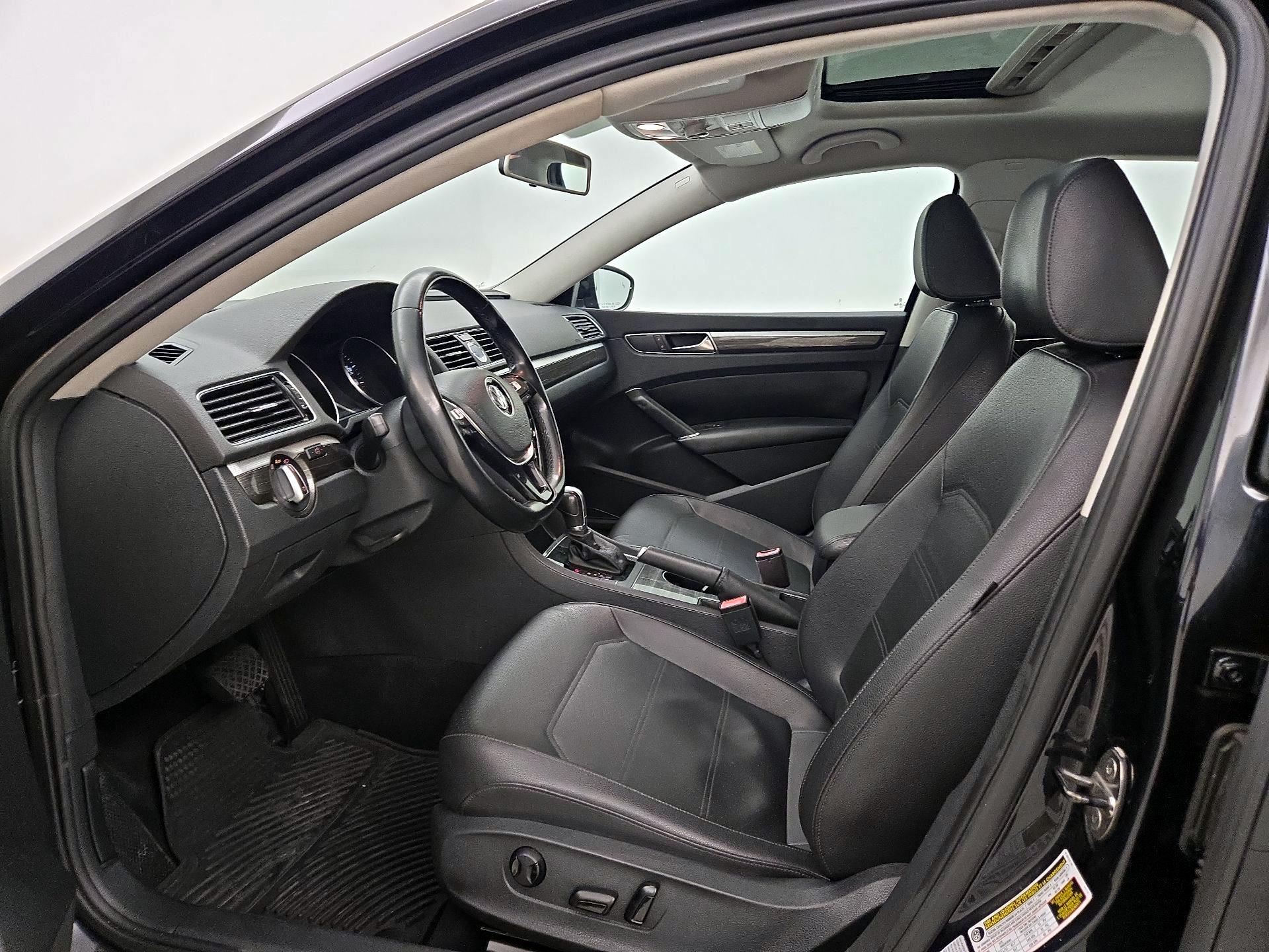 Thumbnail: 2017 Volkswagen Passat - 11