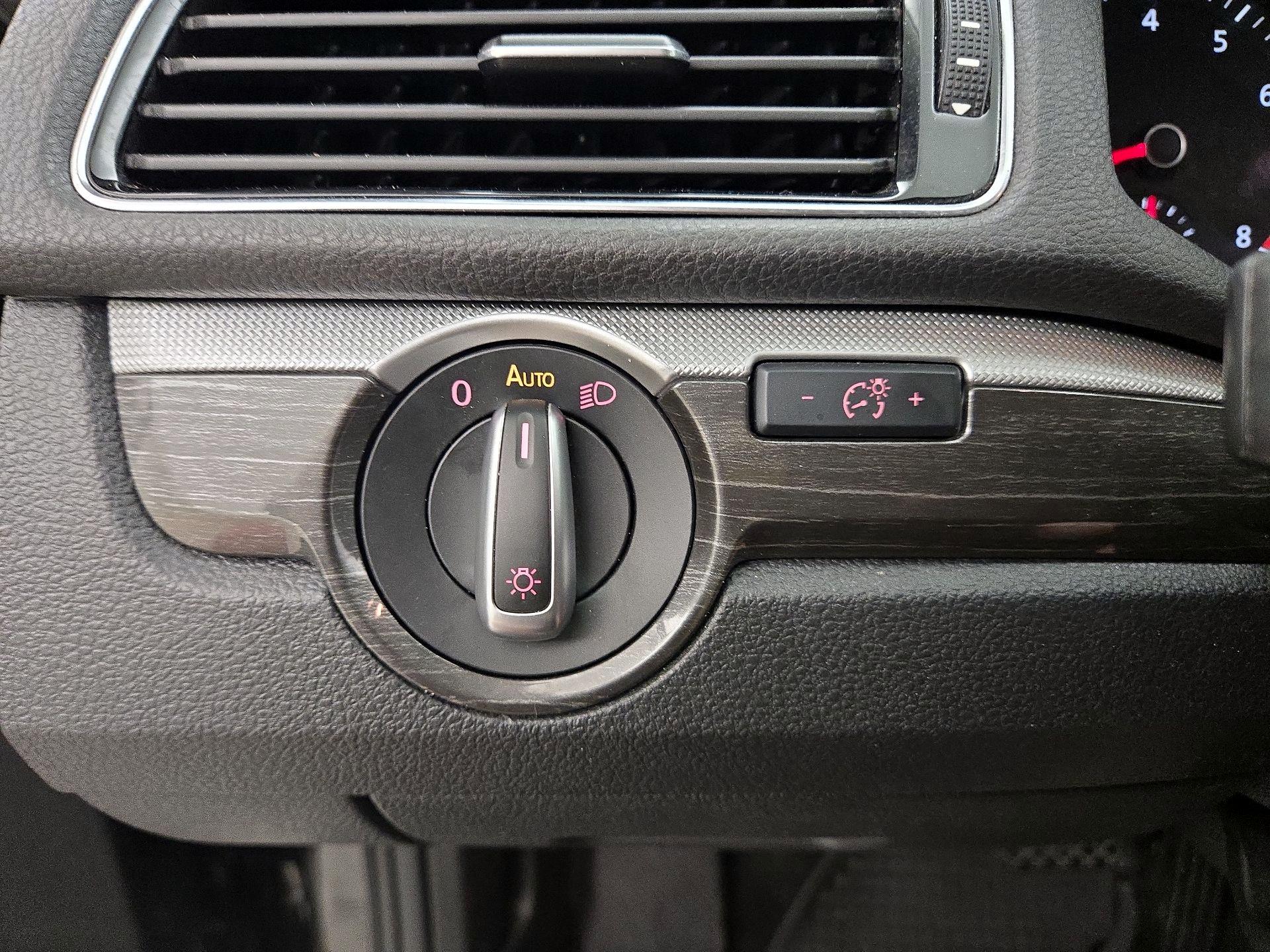 Thumbnail: 2017 Volkswagen Passat - 13