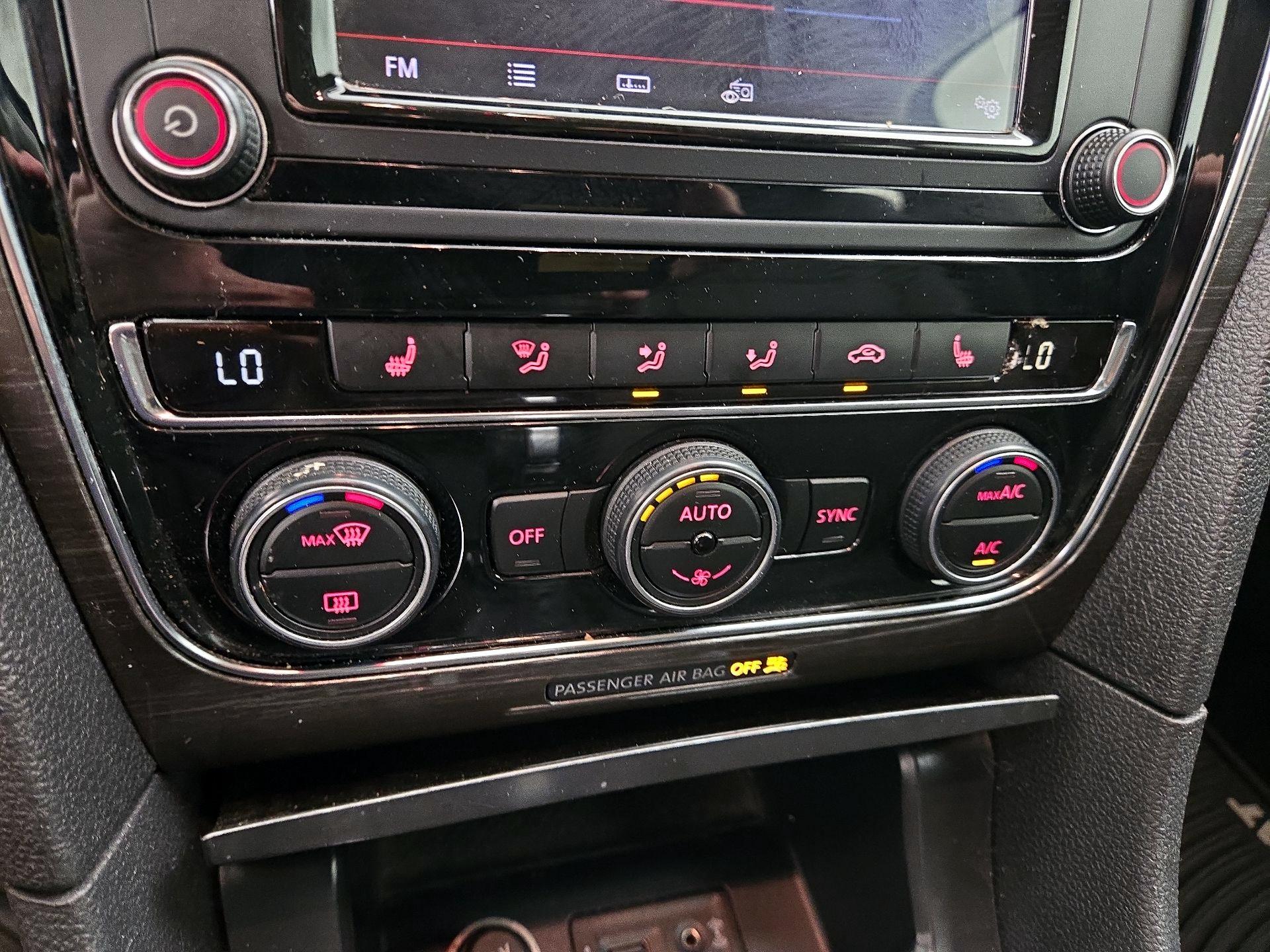 Thumbnail: 2017 Volkswagen Passat - 16