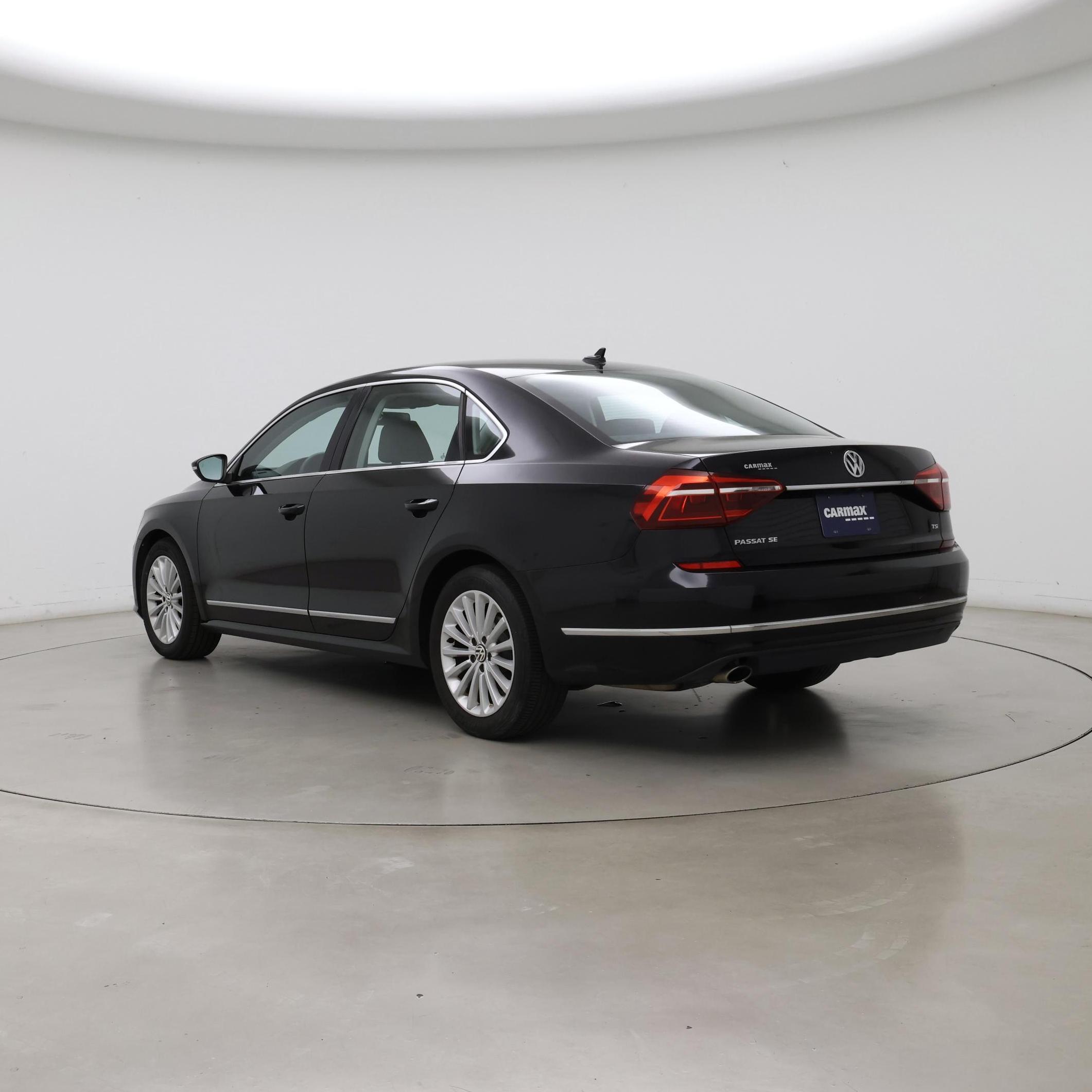 Thumbnail: 2017 Volkswagen Passat - 2