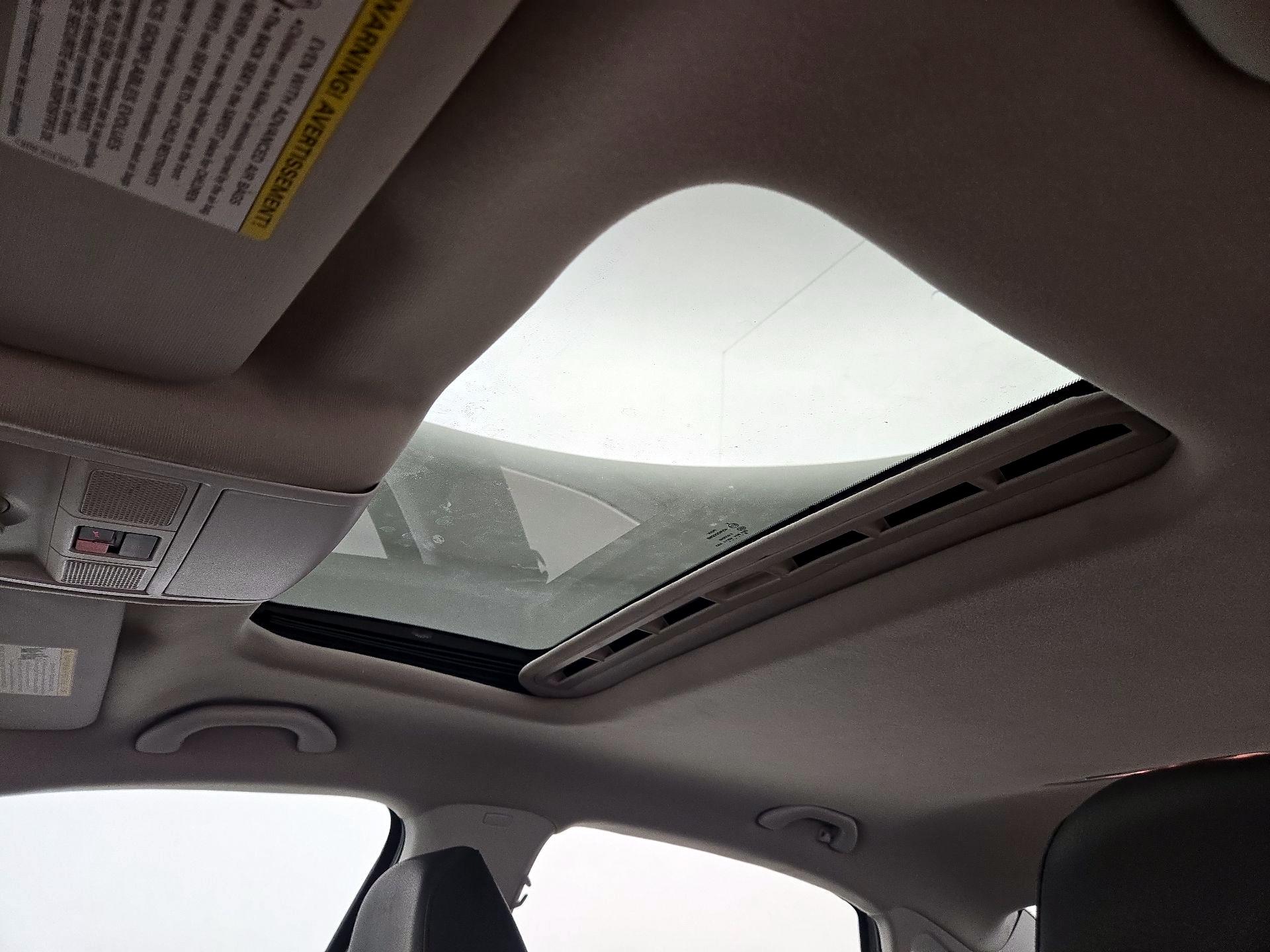 Thumbnail: 2017 Volkswagen Passat - 19