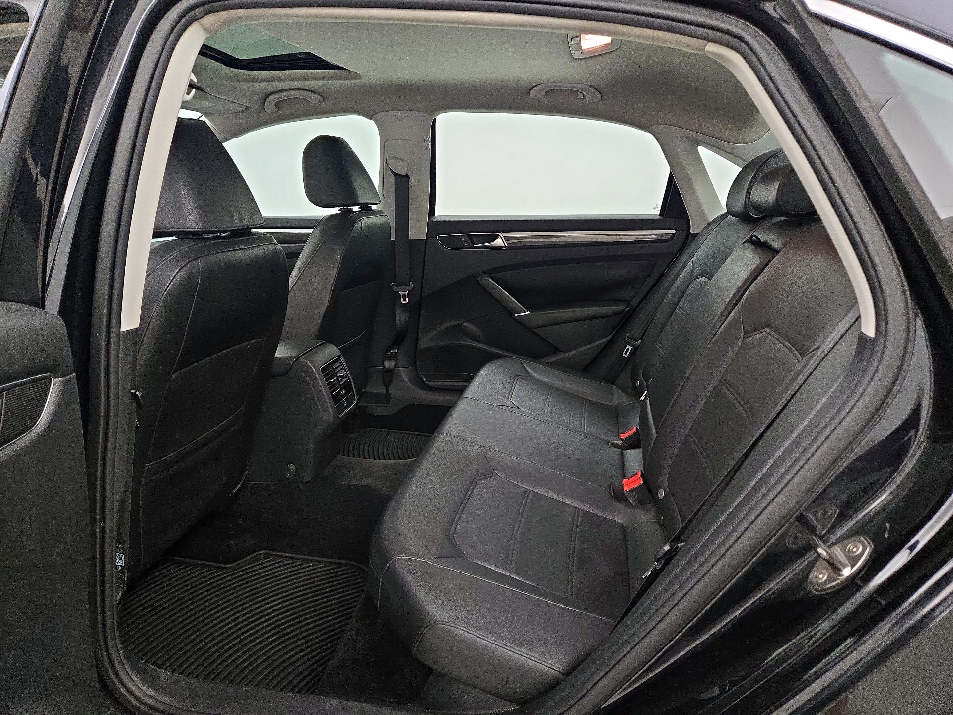 Thumbnail: 2017 Volkswagen Passat - 20