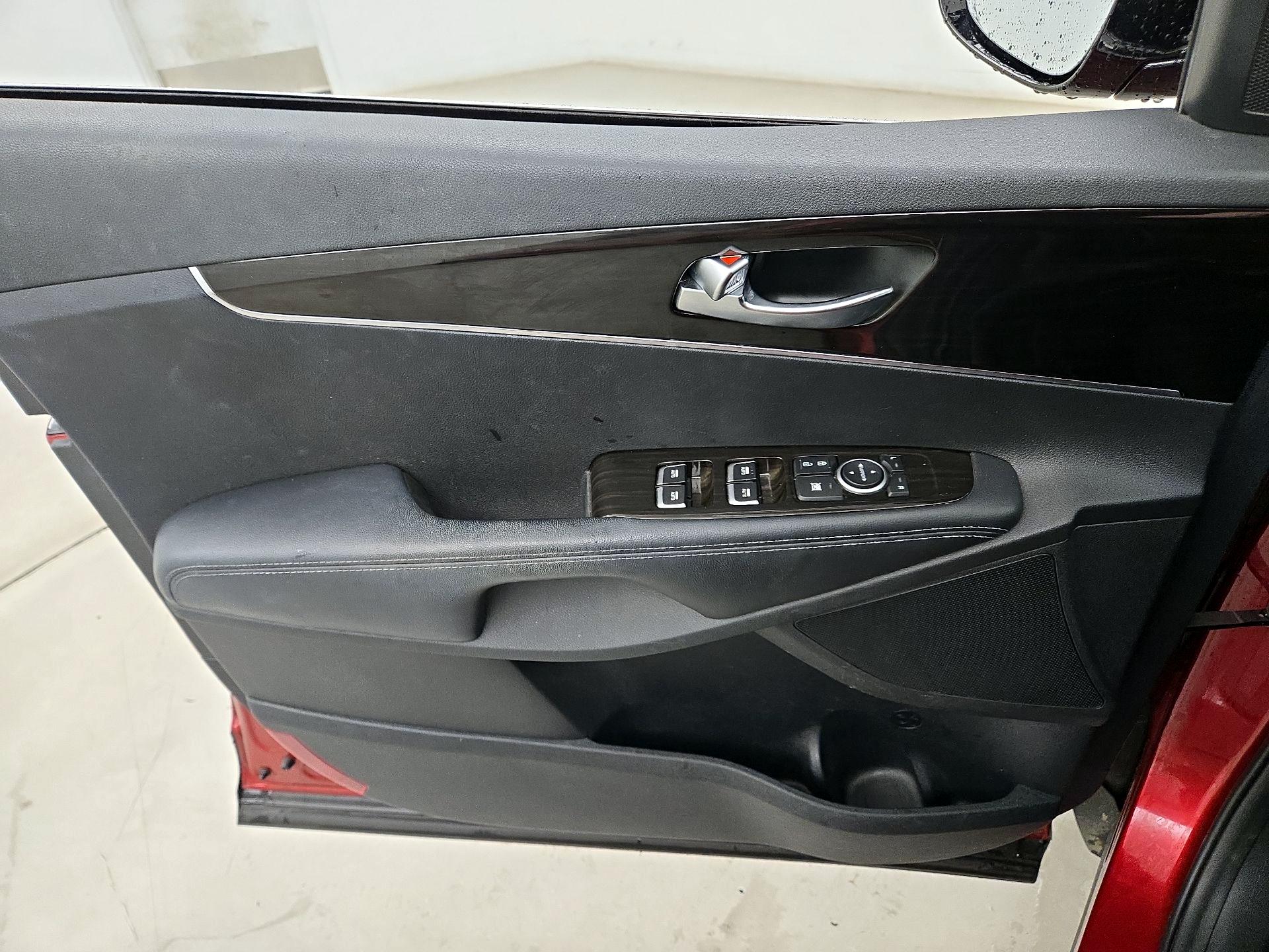 Thumbnail: 2020 Kia Sorento - 12