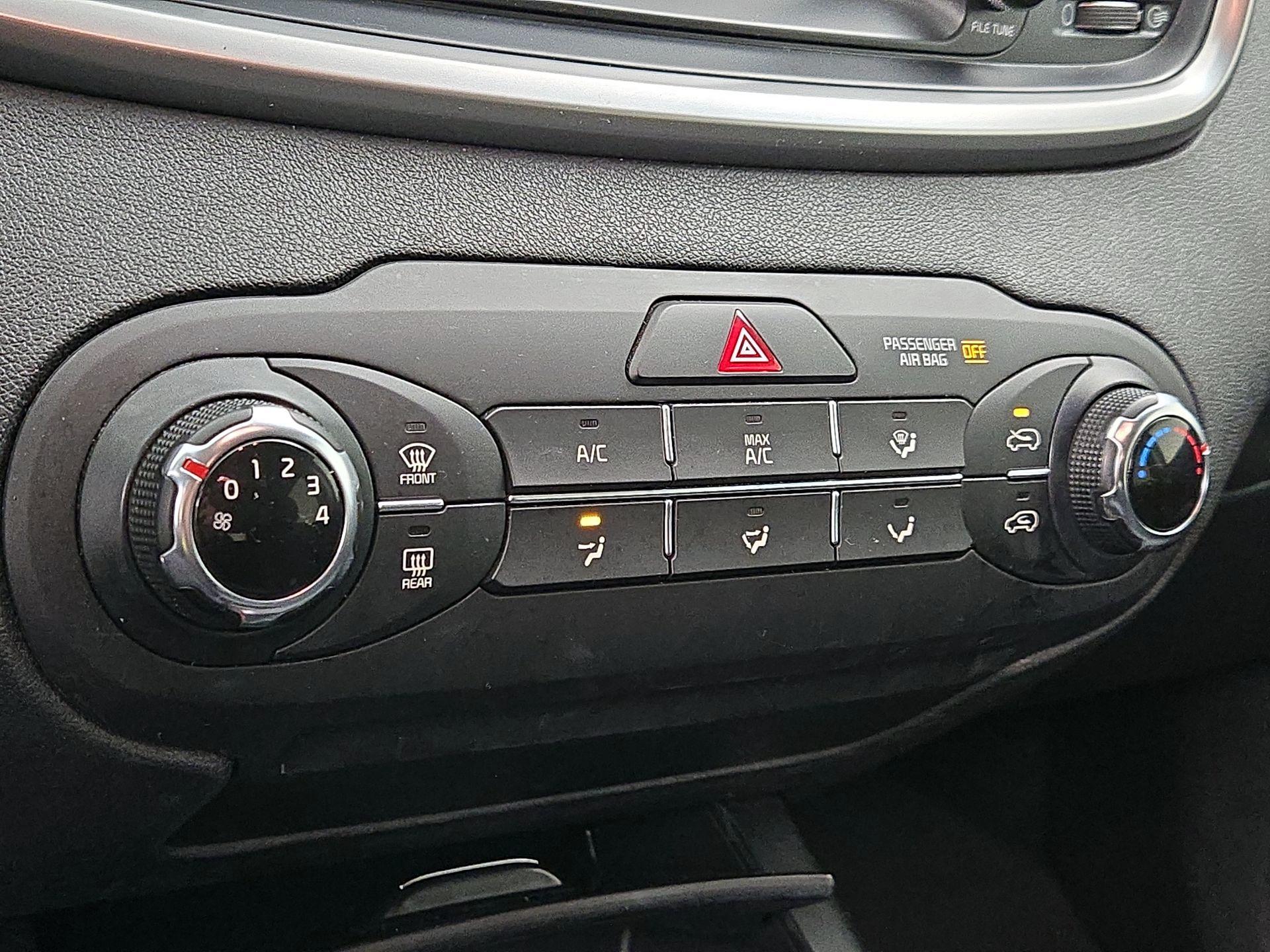 Thumbnail: 2020 Kia Sorento - 16